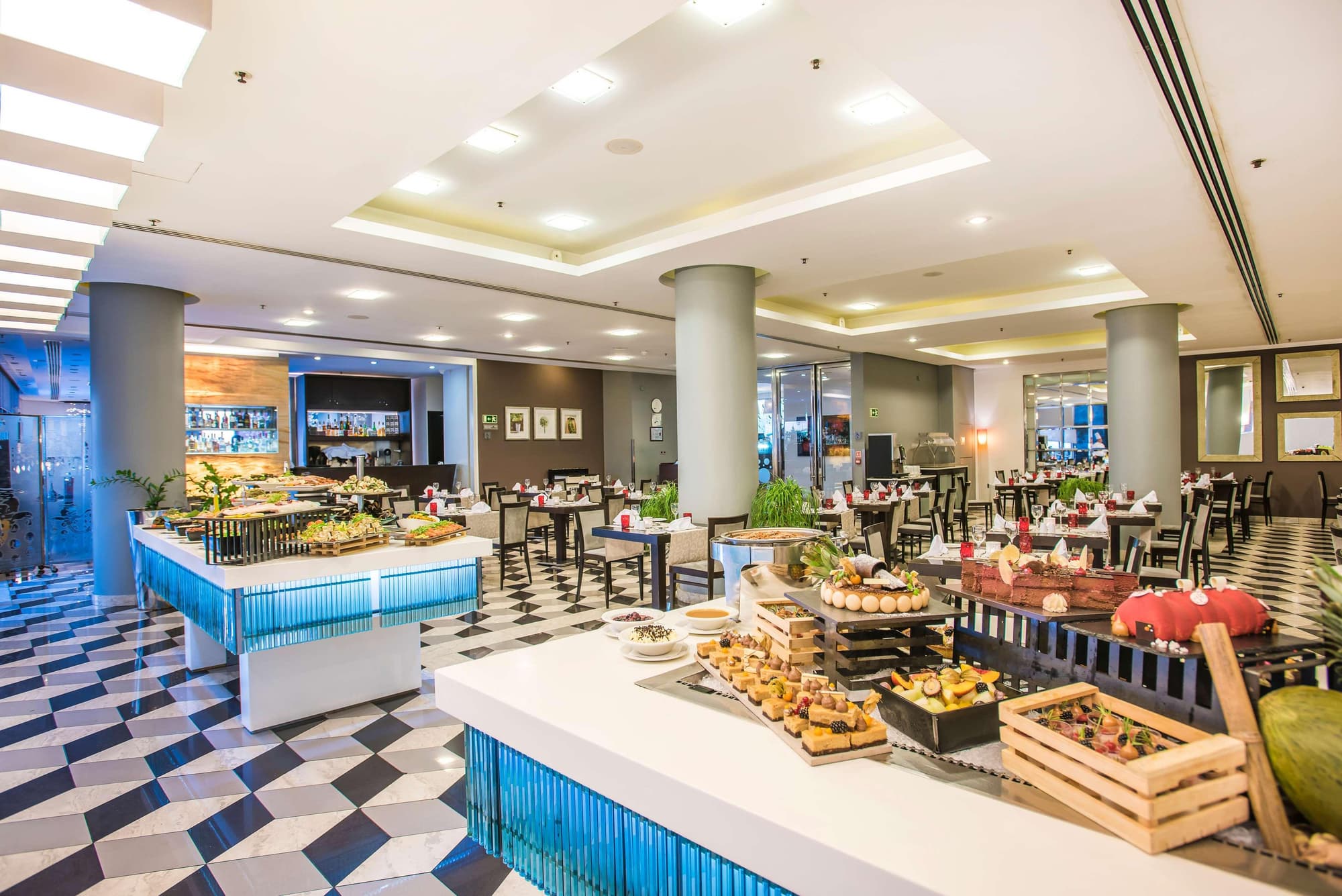 AX The Palace, Restaurant