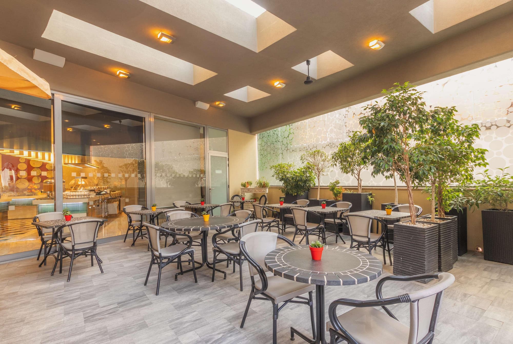 AX The Palace, Restaurant