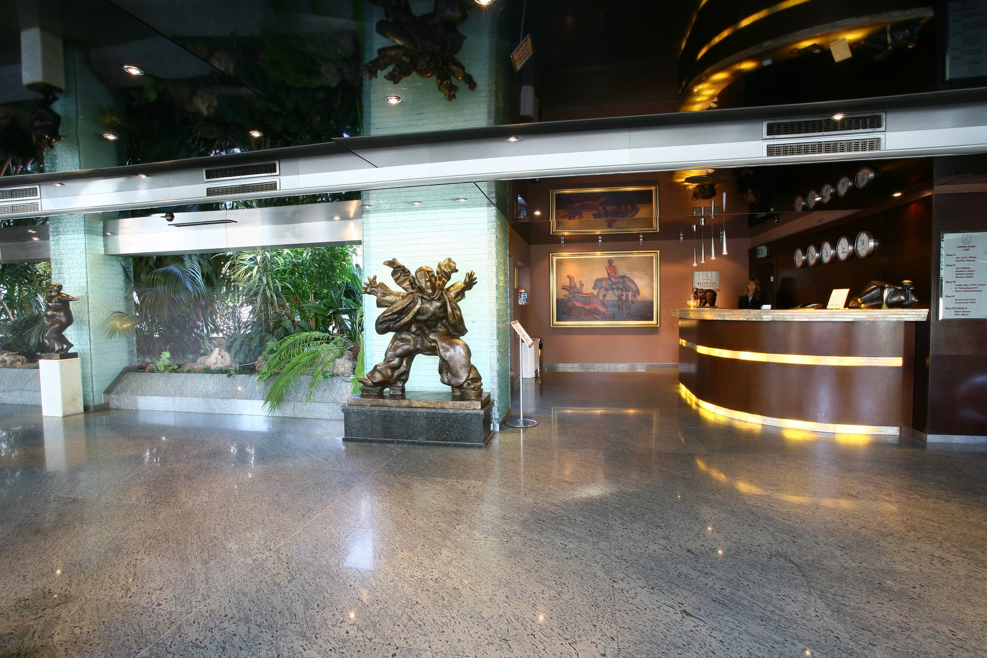 Anel, Lobby