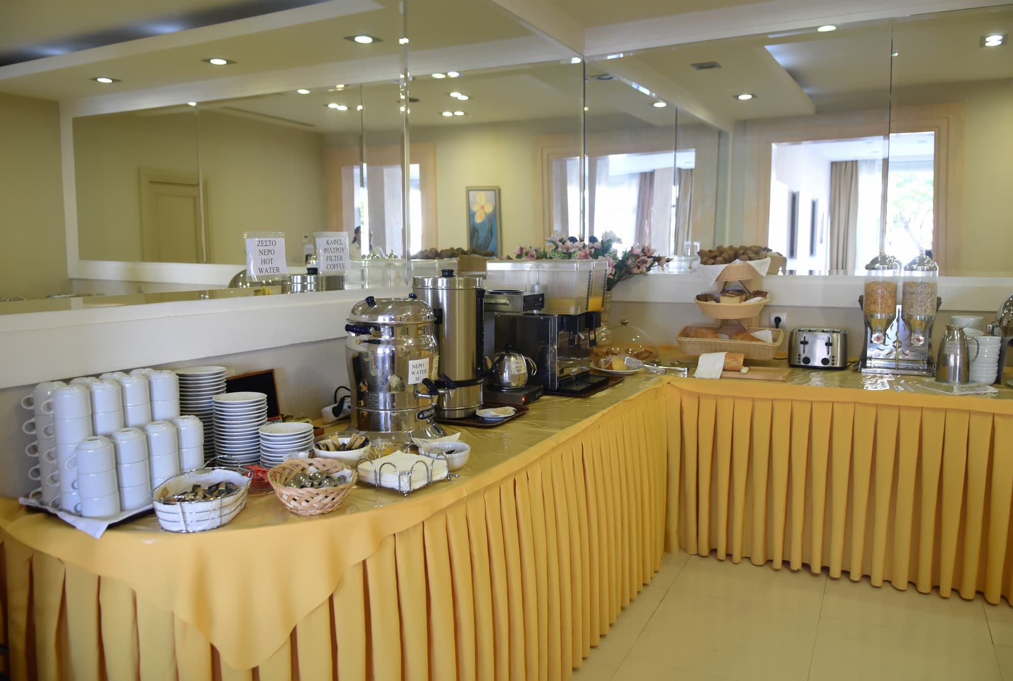 Blue Sea, Restaurant