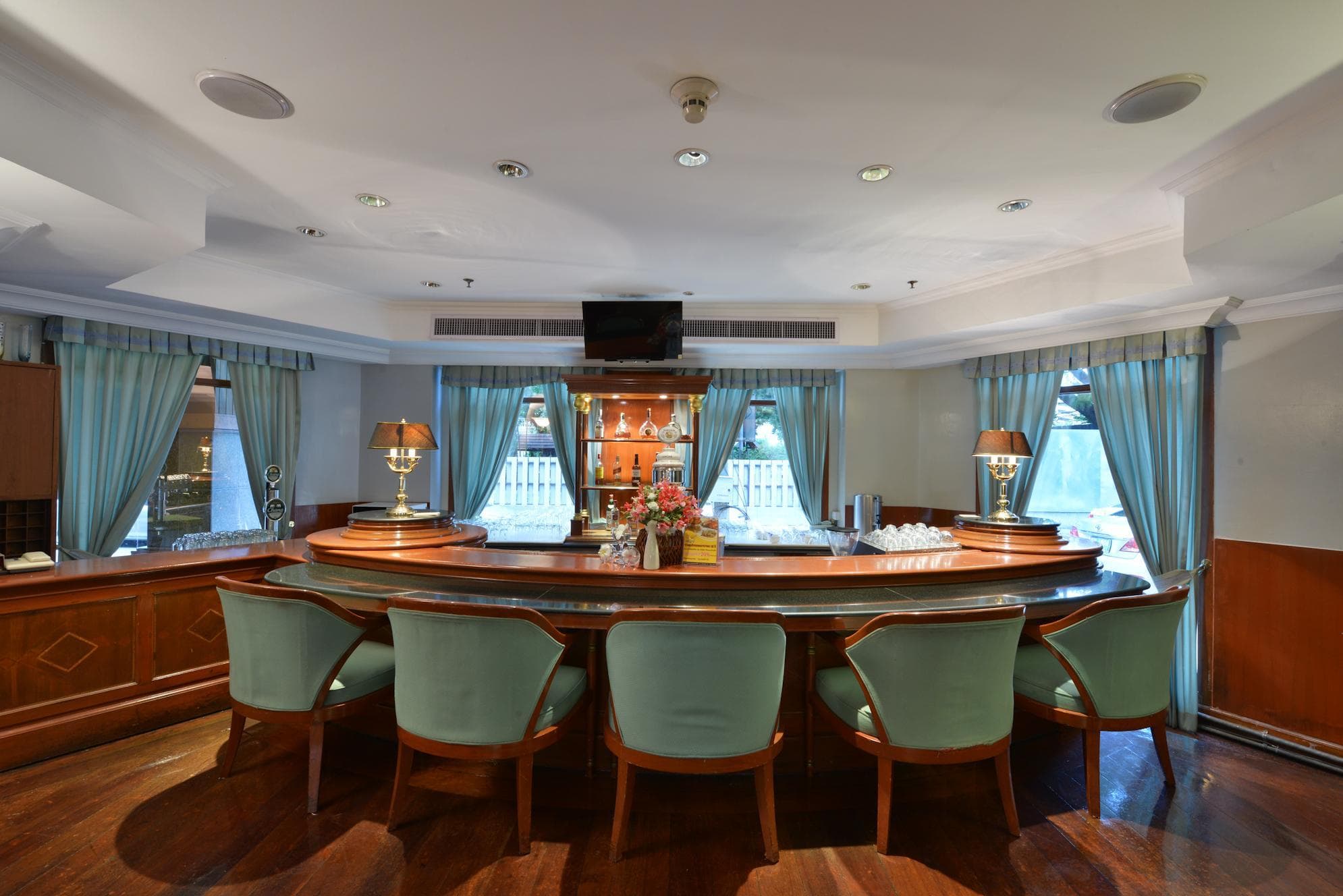 Evergreen Laurel Bangkok, Bar