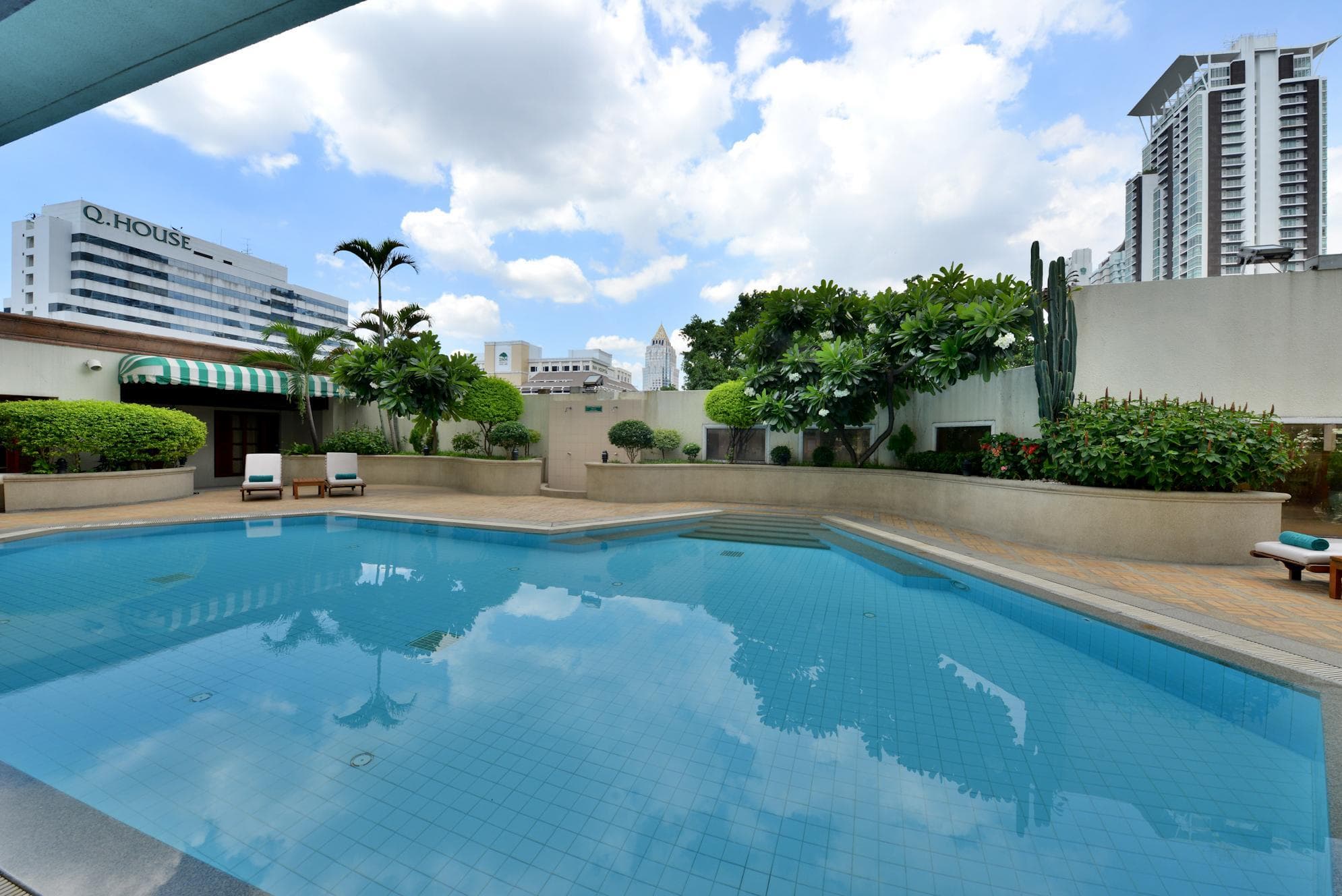 Evergreen Laurel Bangkok, Pool