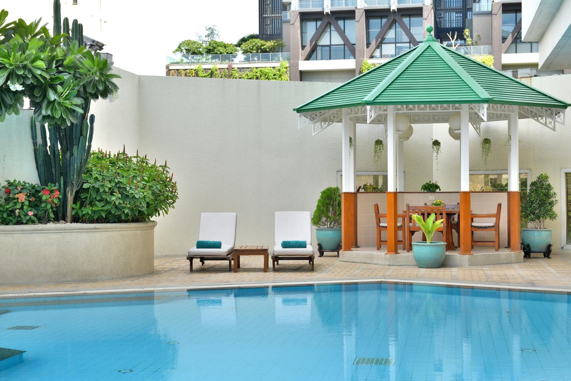 Evergreen Laurel Bangkok, Pool