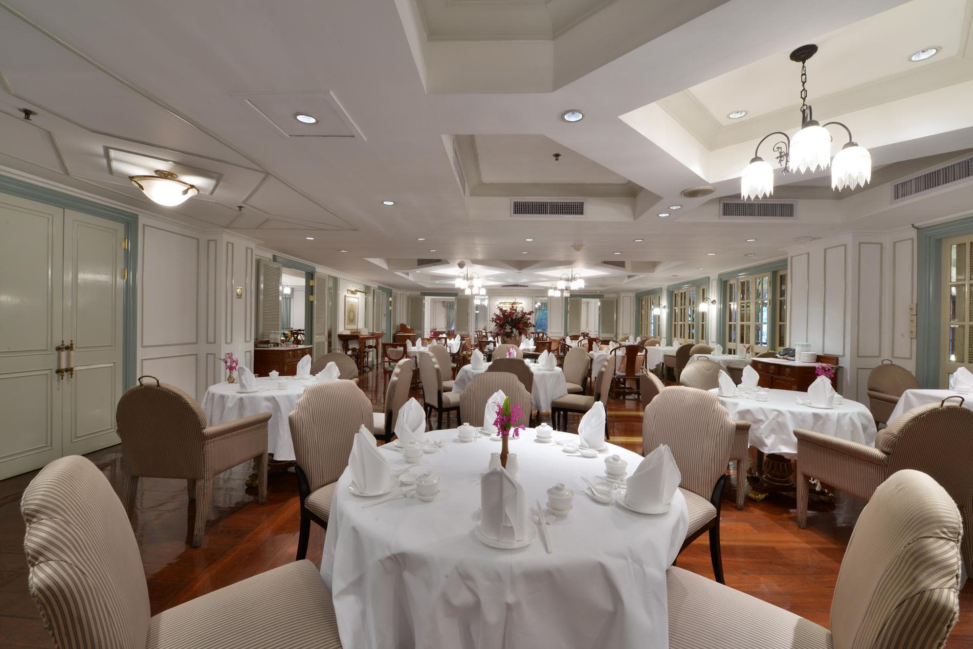 Evergreen Laurel Bangkok, Restaurant