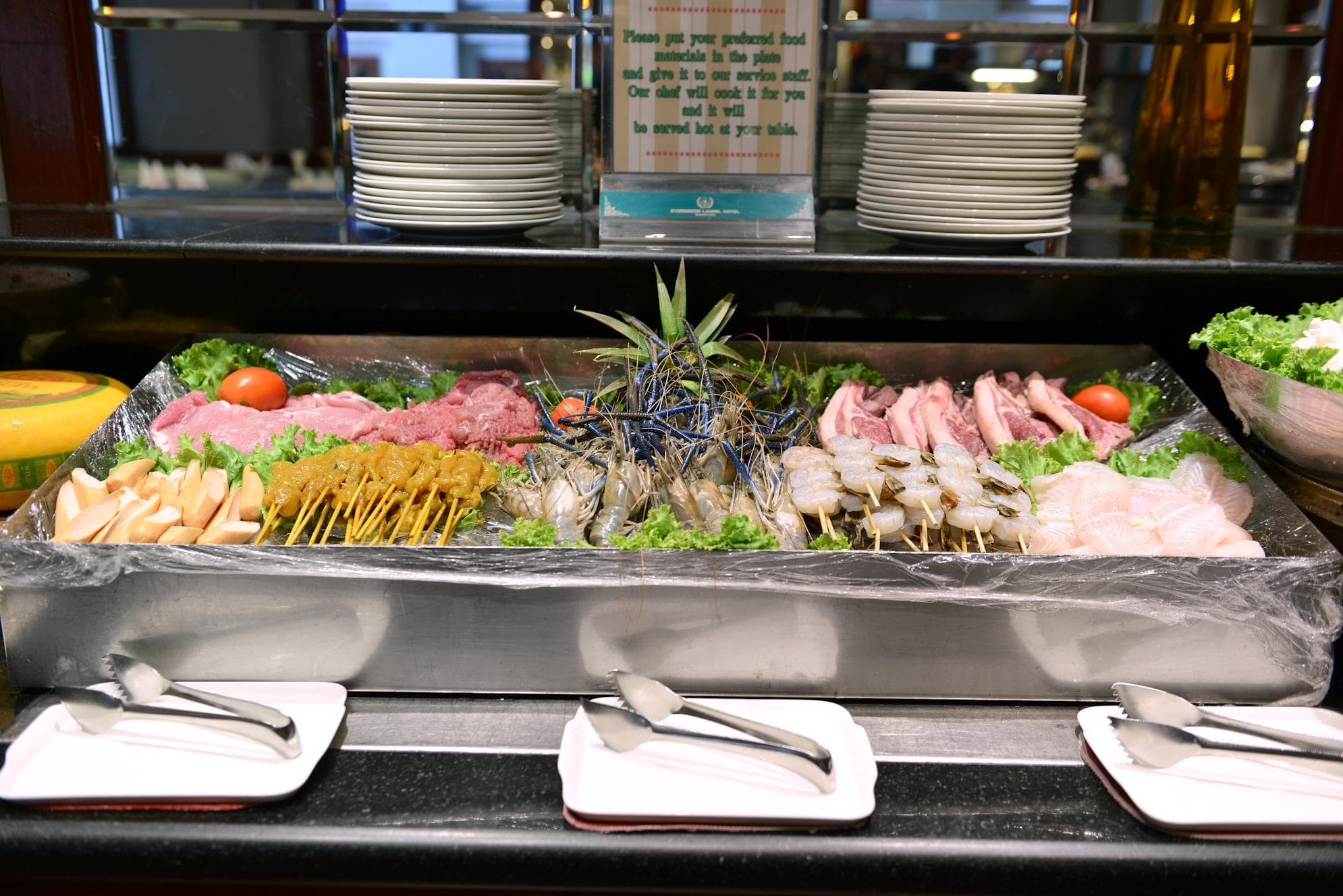 Evergreen Laurel Bangkok, Restaurant