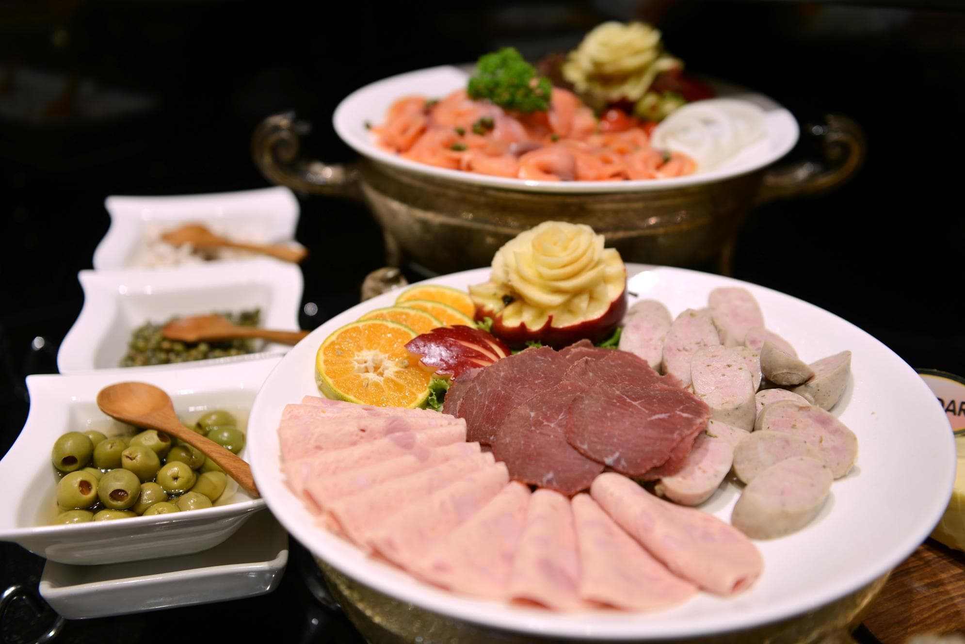 Evergreen Laurel Bangkok, Restaurant