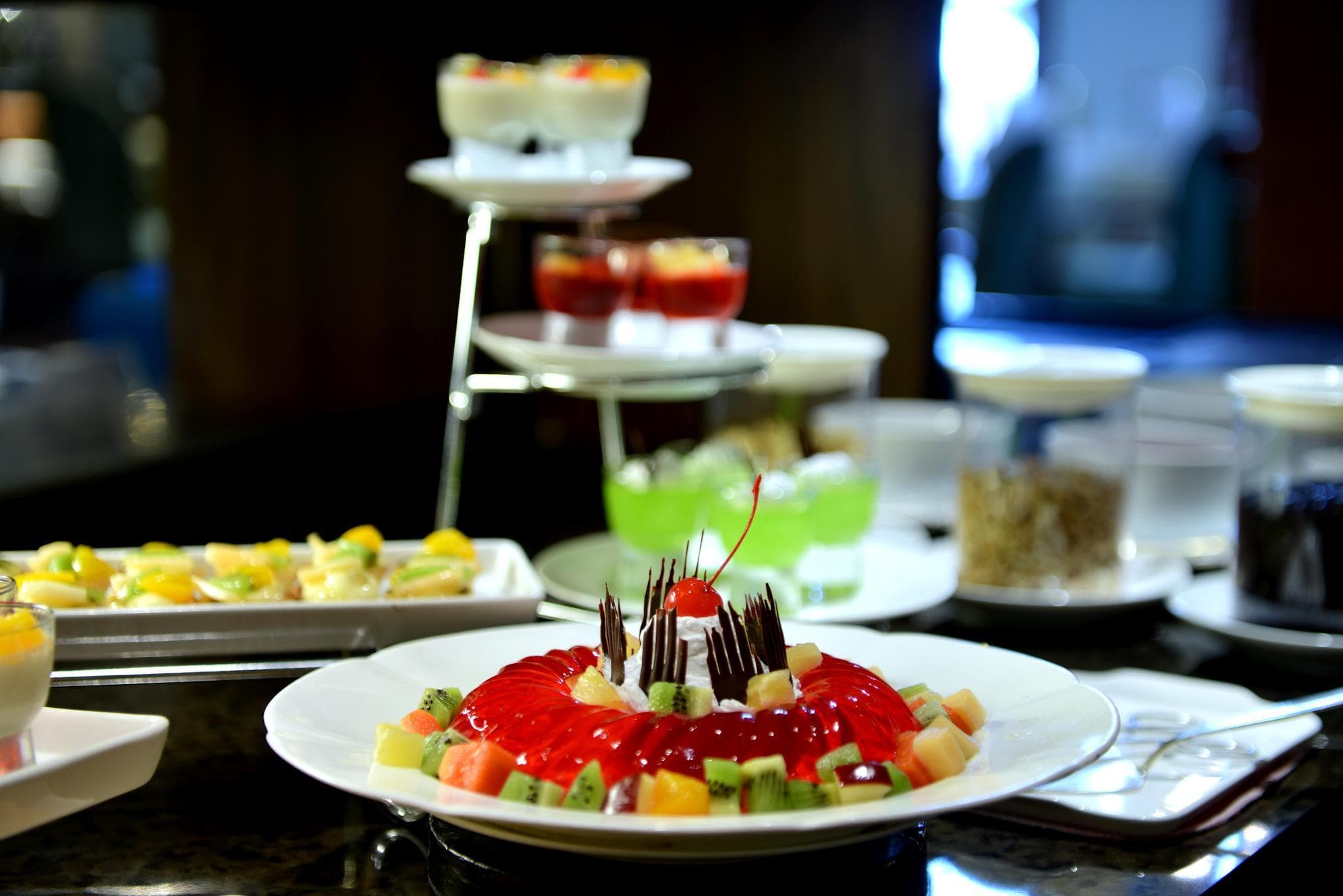 Evergreen Laurel Bangkok, Restaurant