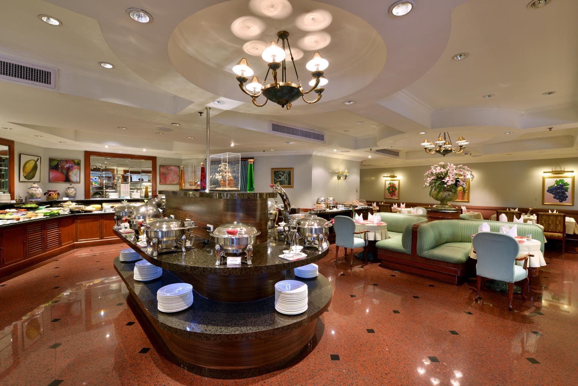 Evergreen Laurel Bangkok, Restaurant