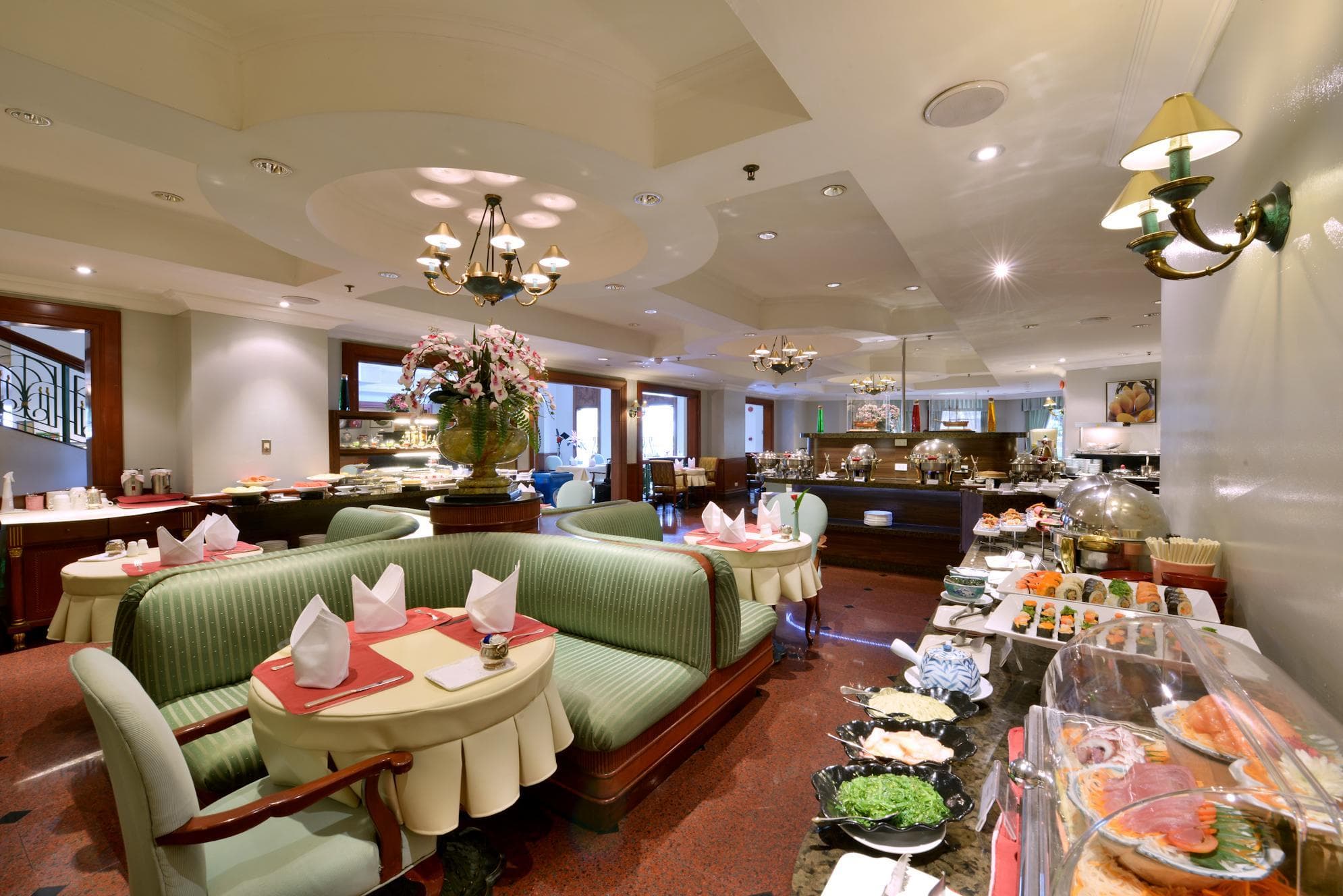 Evergreen Laurel Bangkok, Restaurant