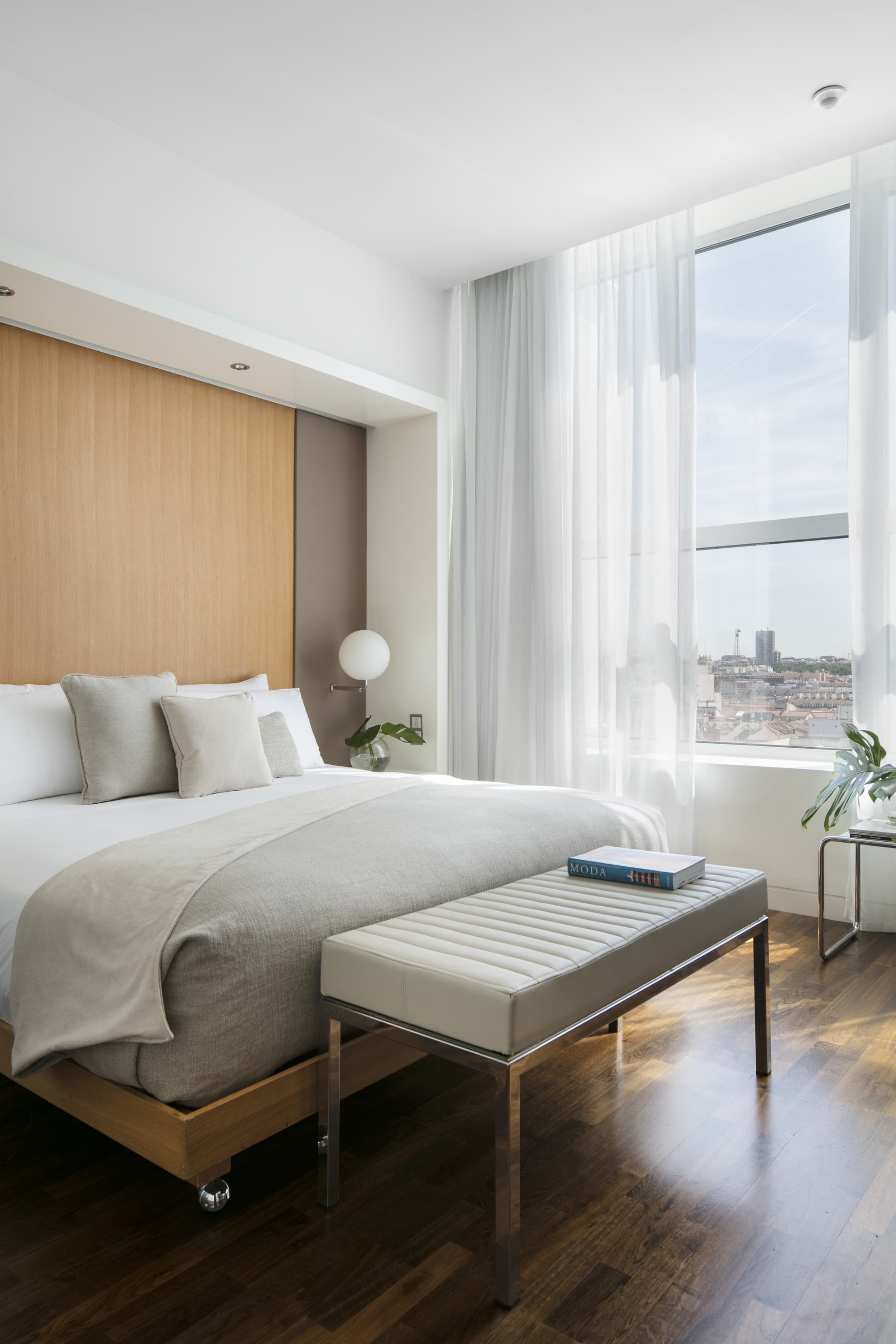 ME Madrid Reina Victoria, Room