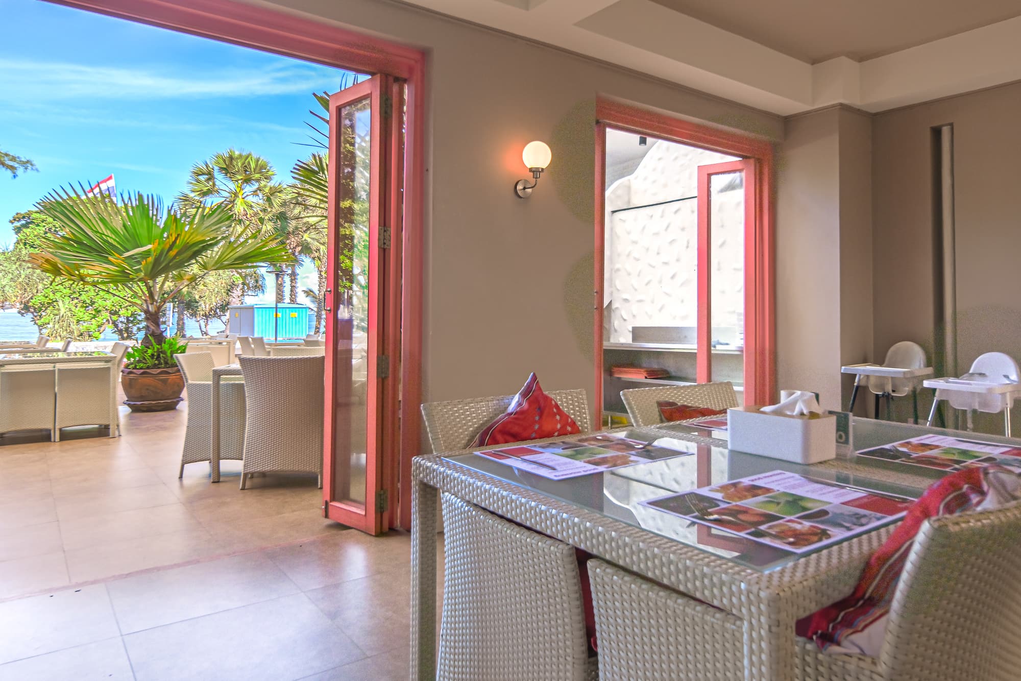 Ramada by Wyndham Phuket Southsea, Restaurant