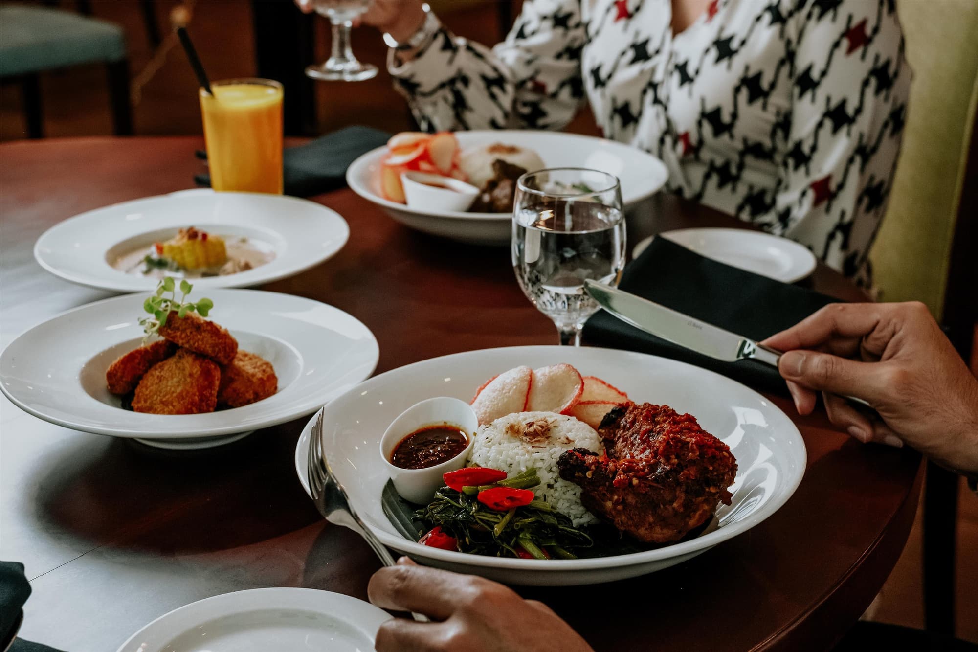 Radisson Hotel Brunei Darussalam, Restaurant