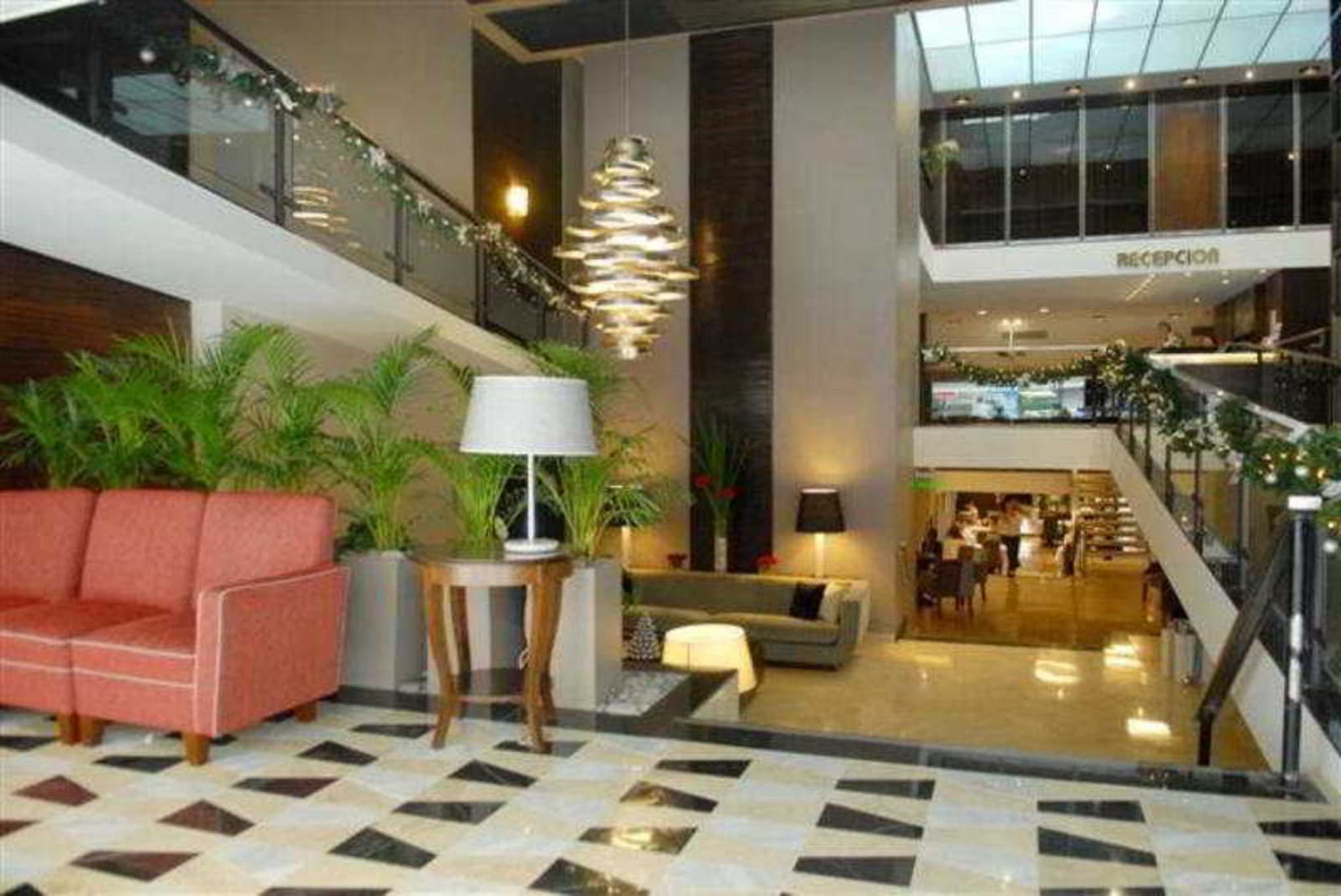 Grand King, Lobby
