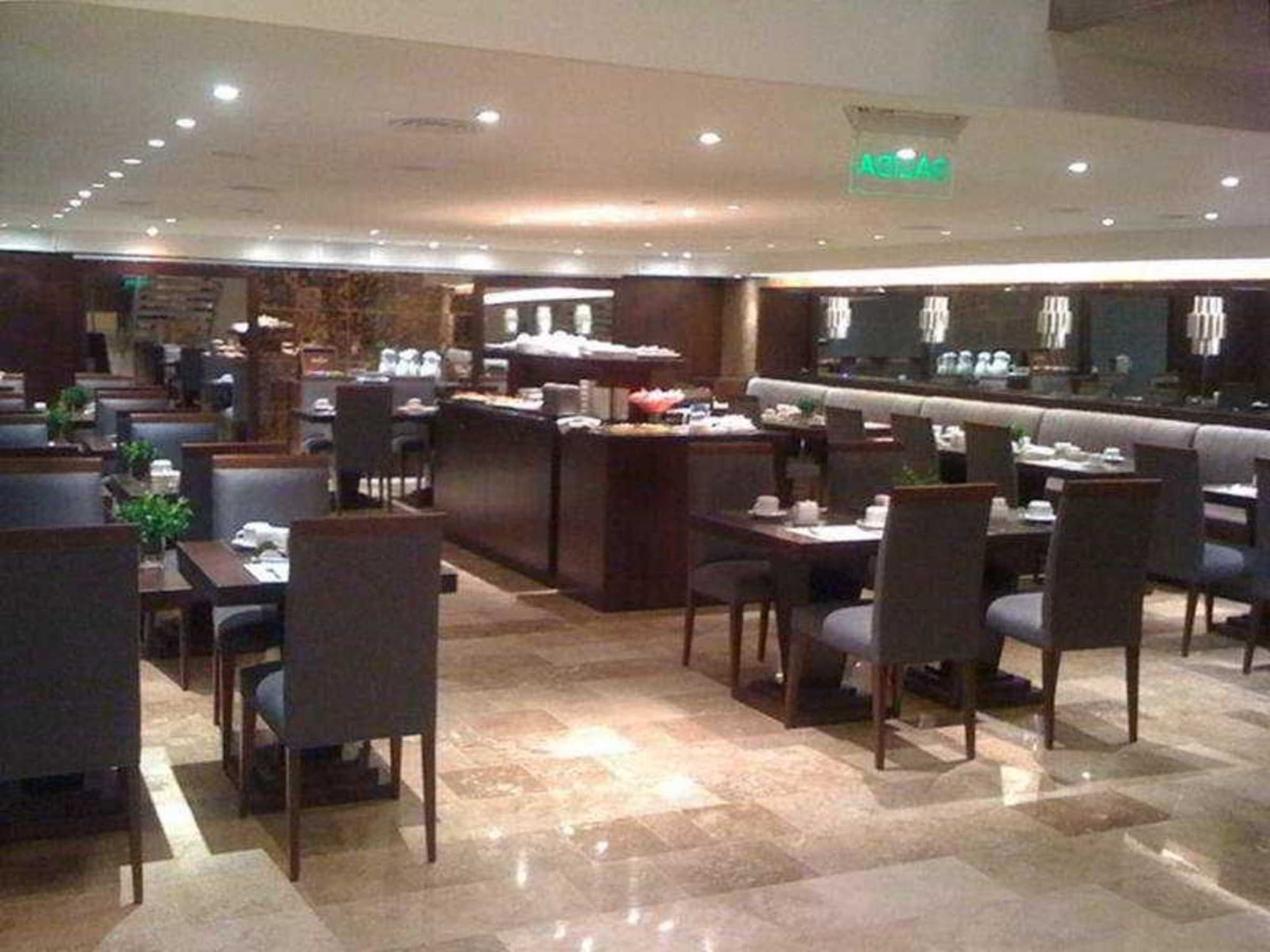 Grand King, Restaurant