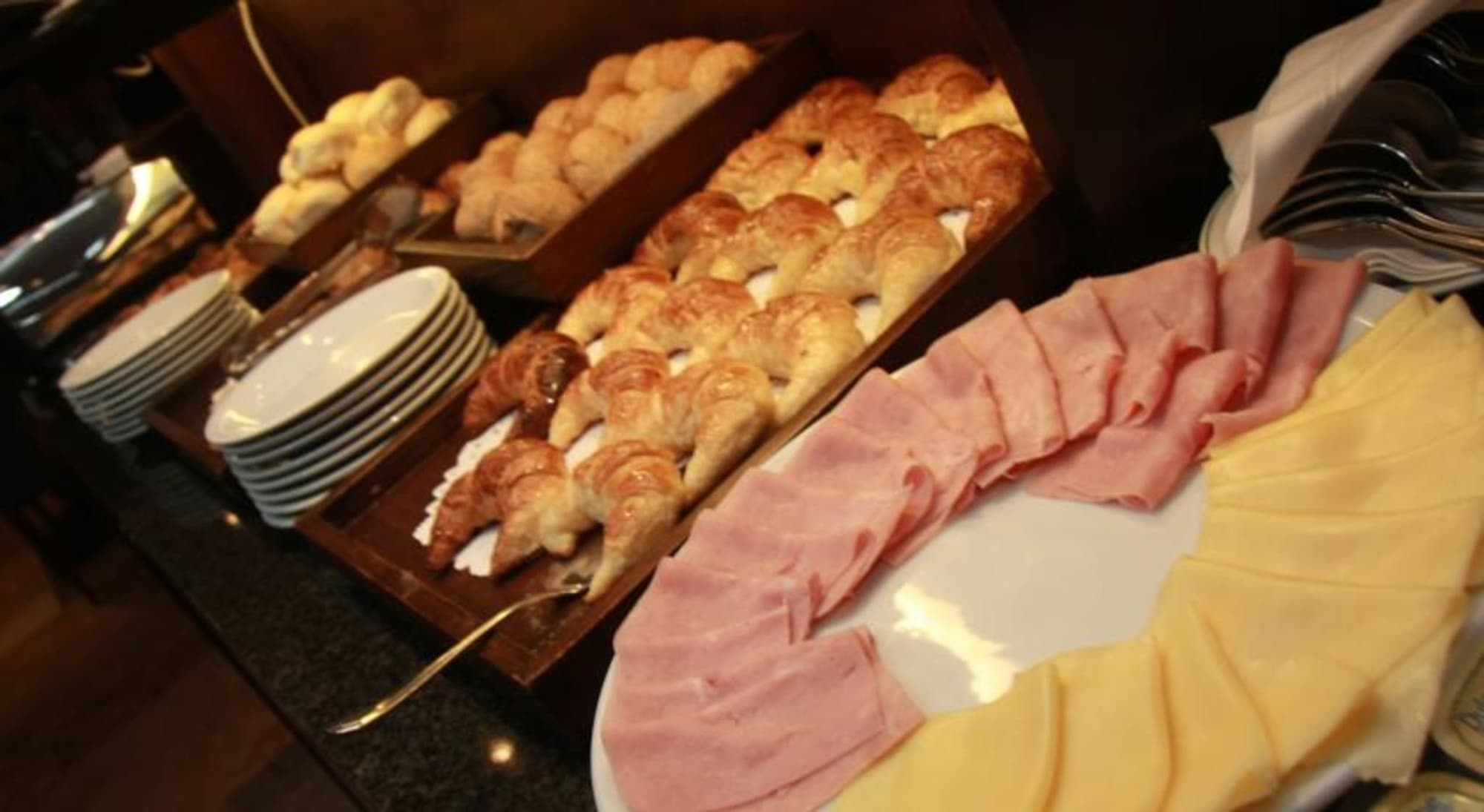 Grand King, Restaurant