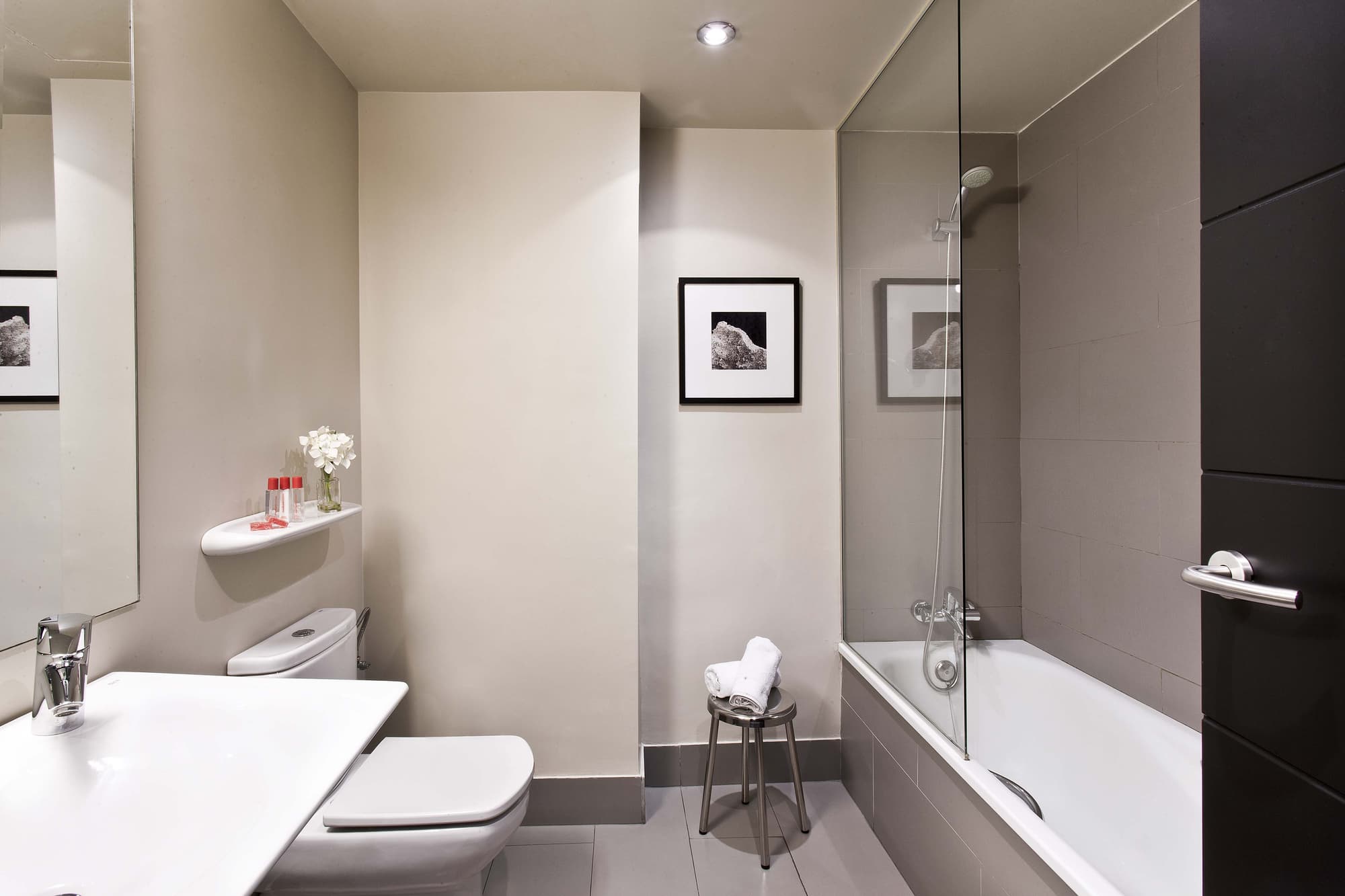 Medium Valencia, Room