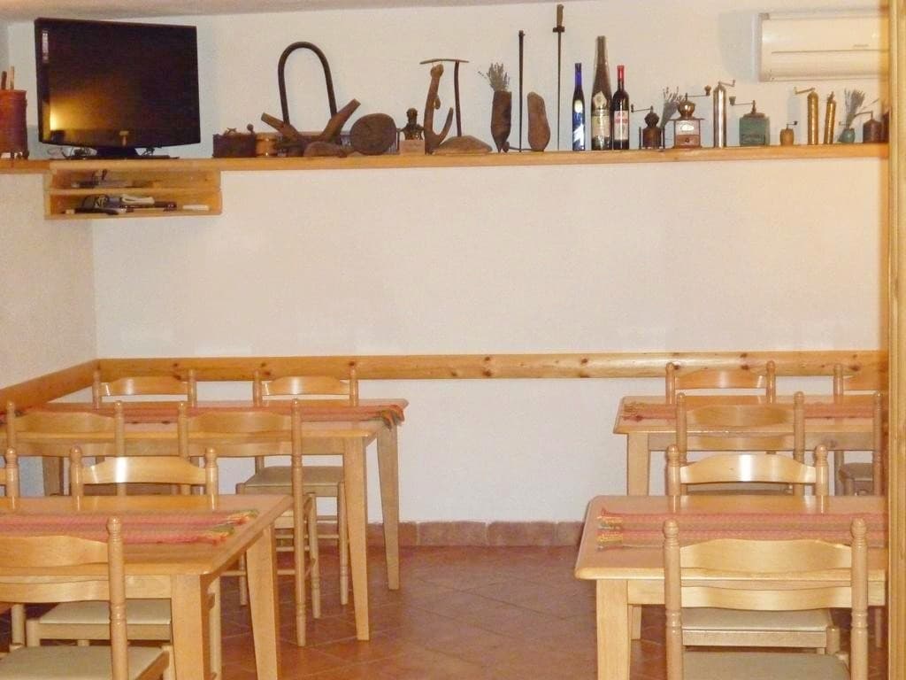 House Sankovic, Lobby