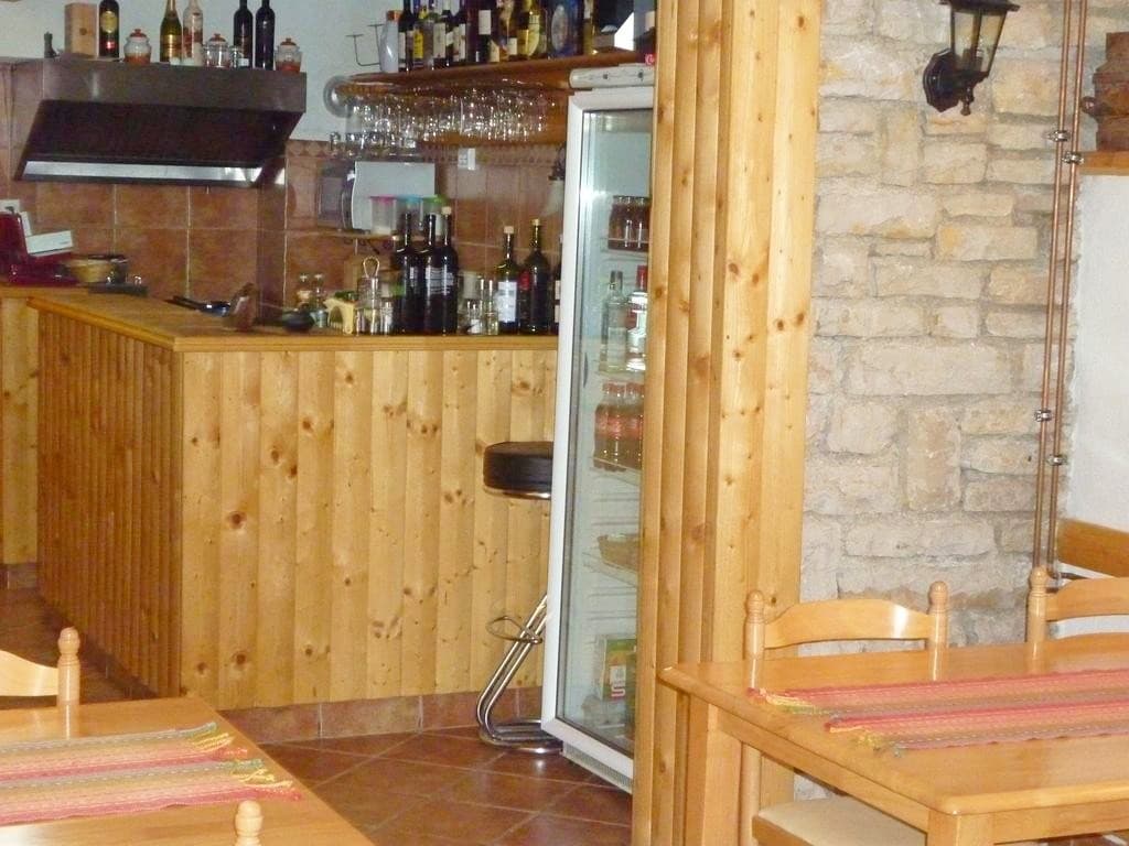 House Sankovic, Lobby