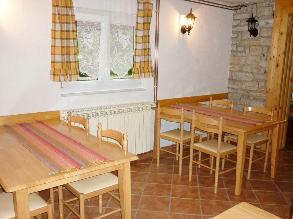 House Sankovic, Lobby