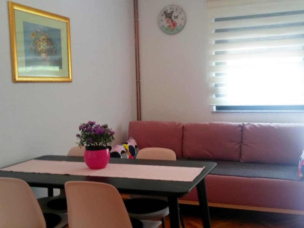 House Sankovic, Room