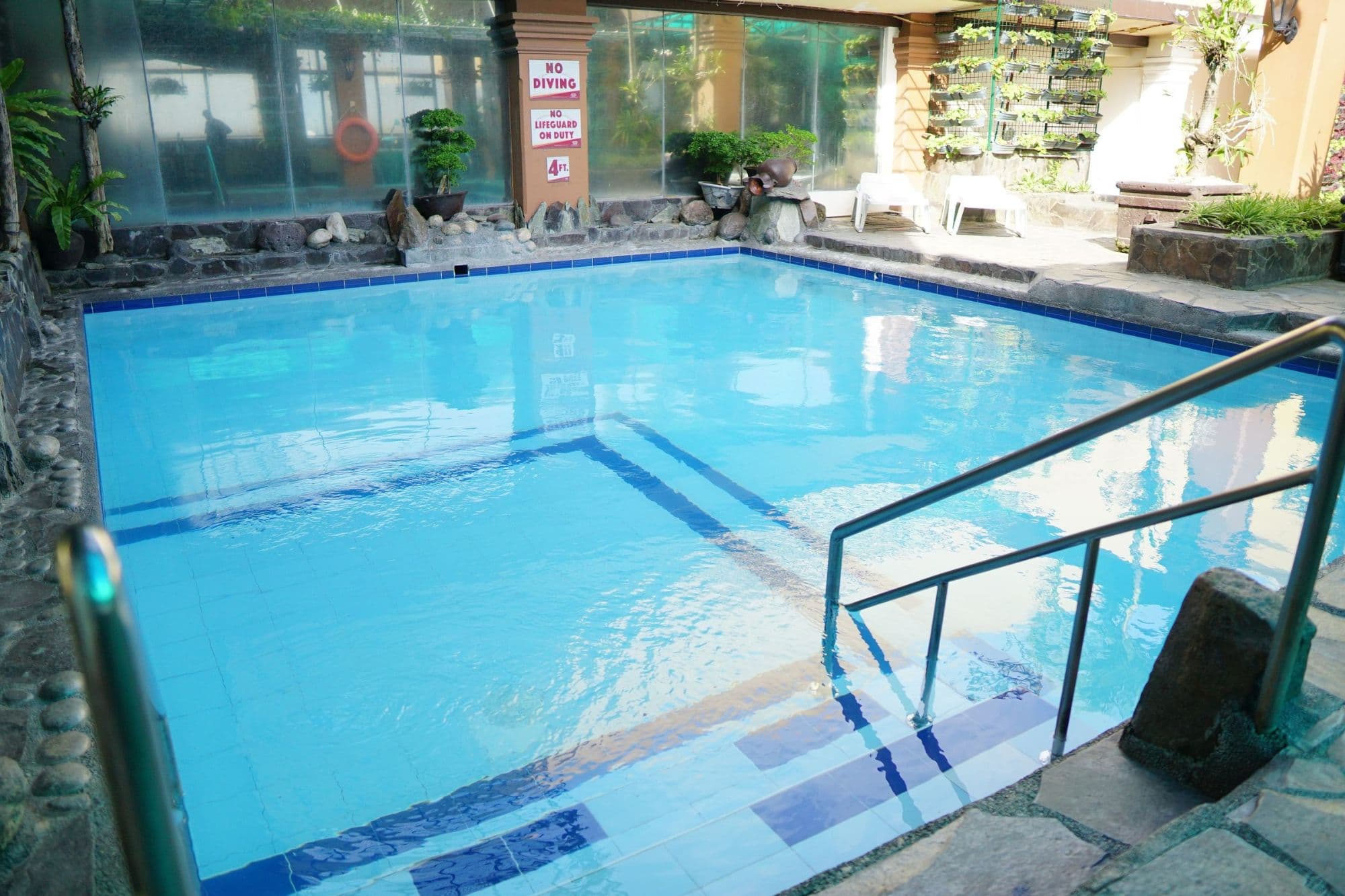 Bayview Park Hotel, Pool