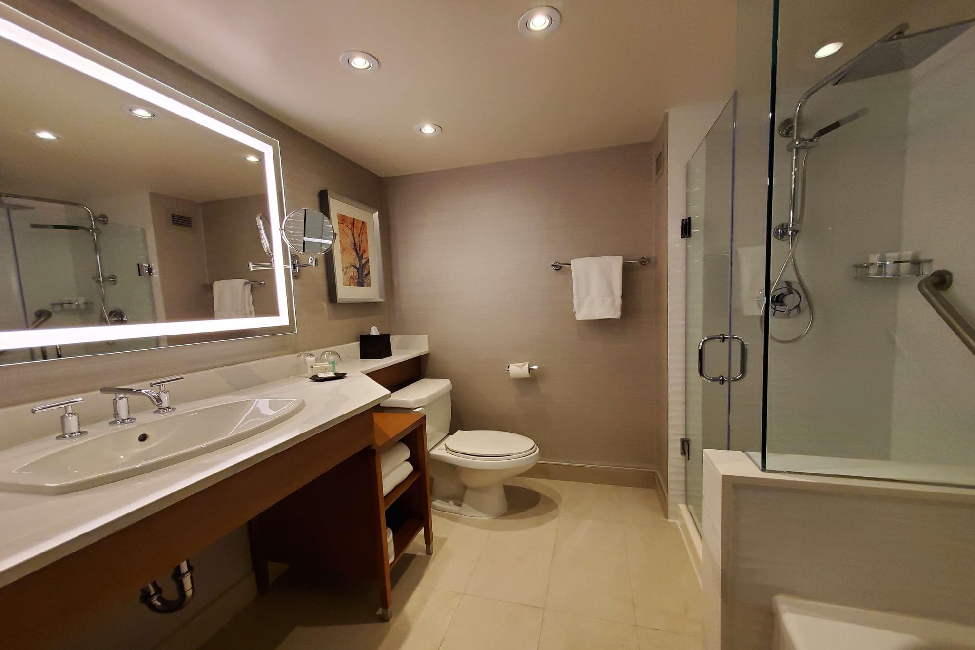 Pan Pacific Toronto, Room