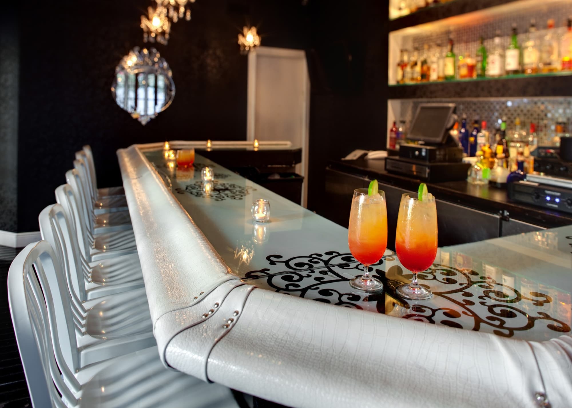 Dorchester Miami Beach Hotel & Suites, Bar