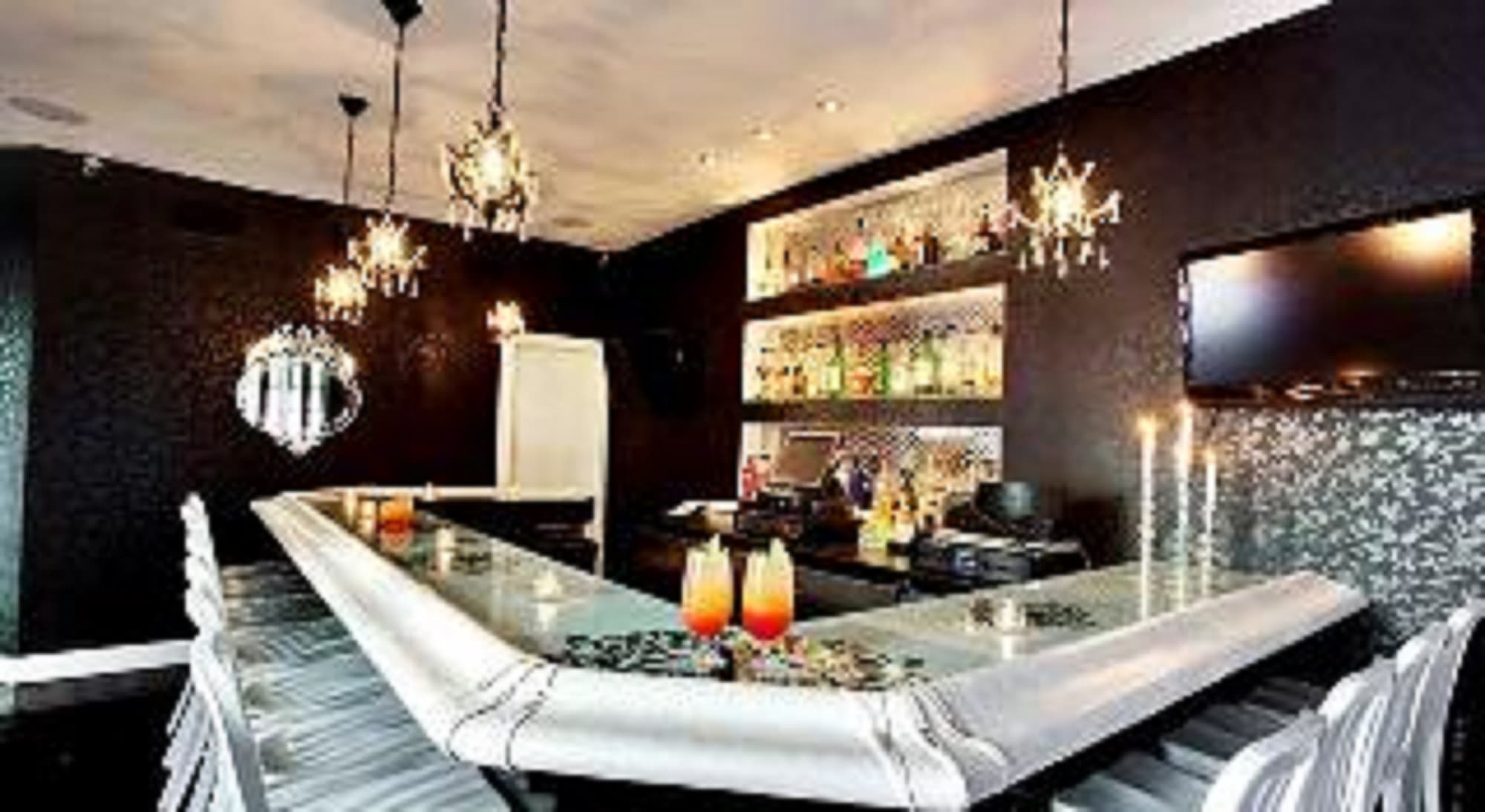 Dorchester Miami Beach Hotel & Suites, Bar