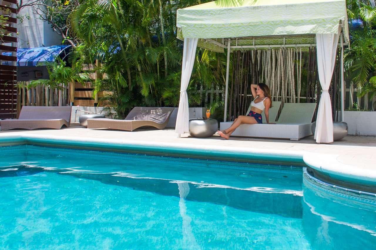 Dorchester Miami Beach Hotel & Suites, Pool
