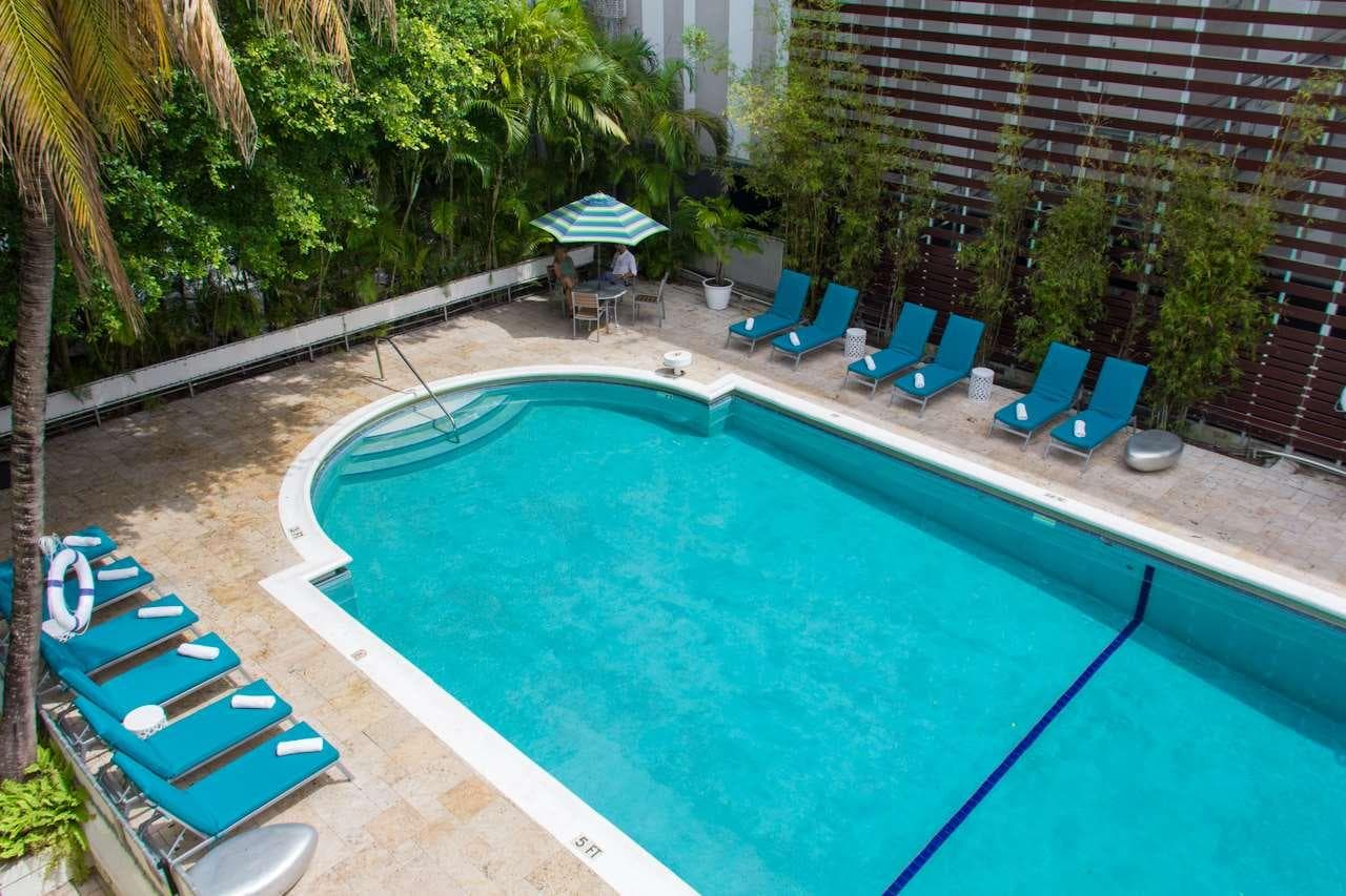 Dorchester Miami Beach Hotel & Suites, Pool