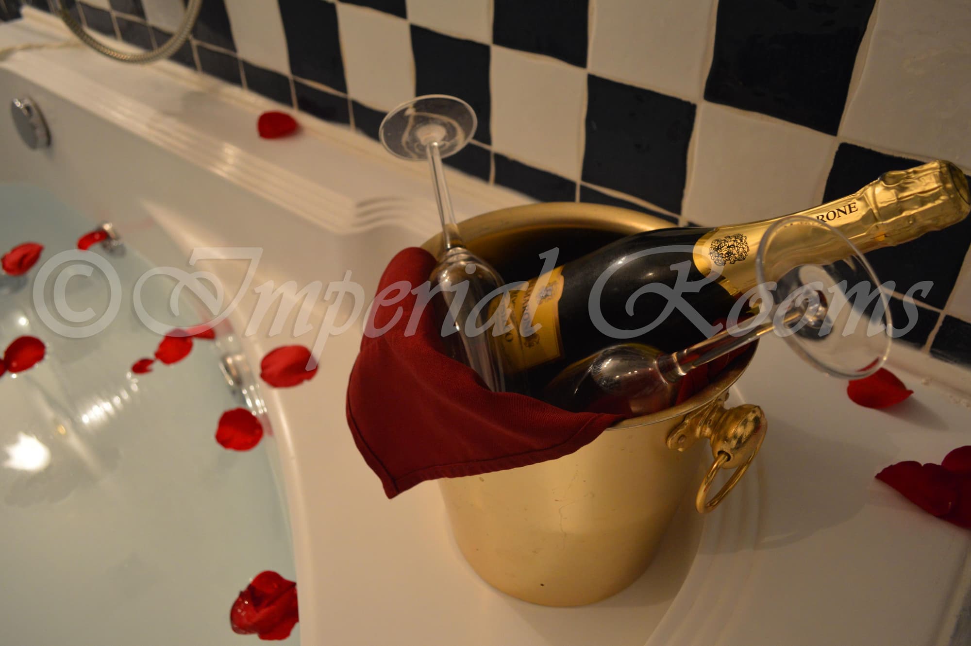 Imperial Rooms, Room