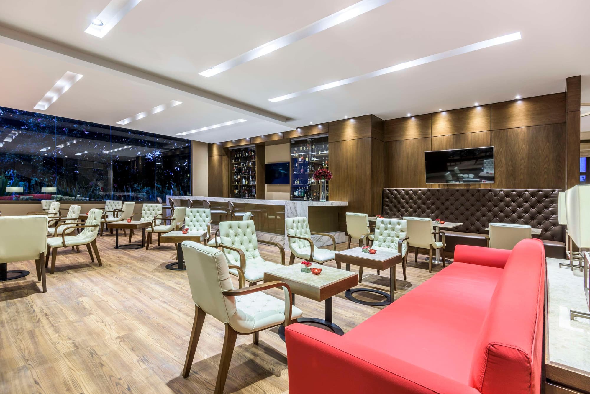 NH Collection Bogotá Teleport Royal, Restaurant