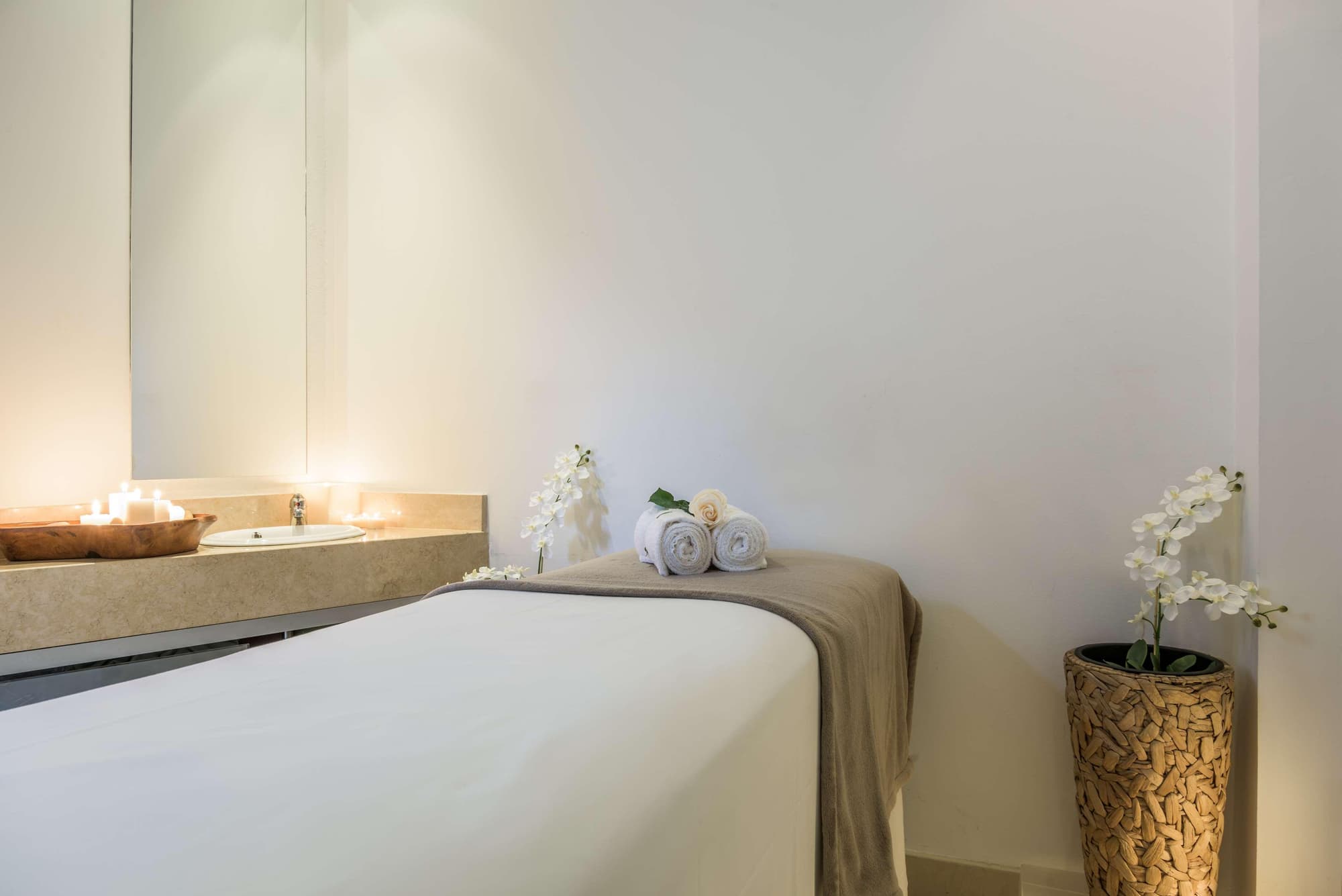 NH Bogotá Pavillon Royal, Sports and Entertainment