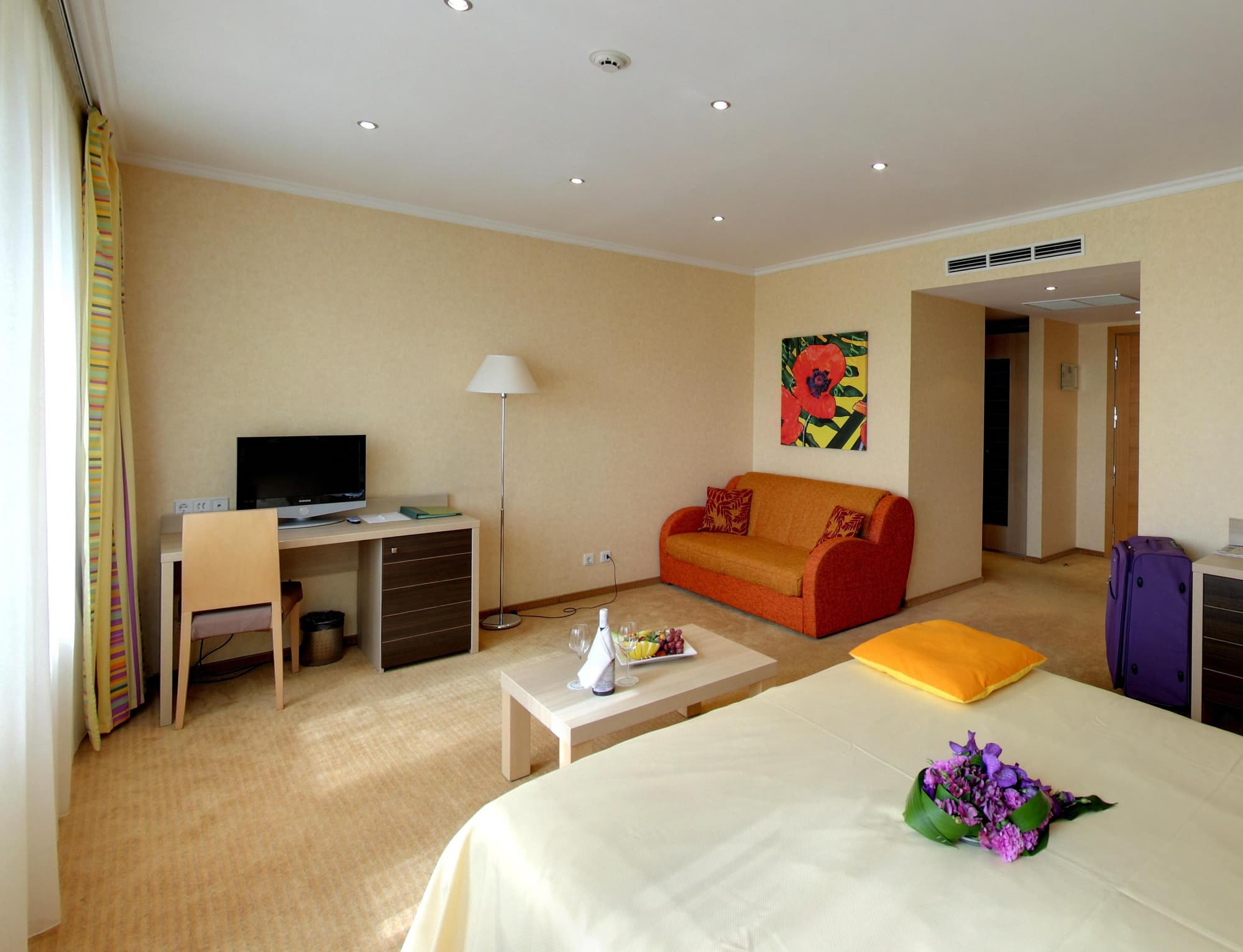 Nashotel, Room