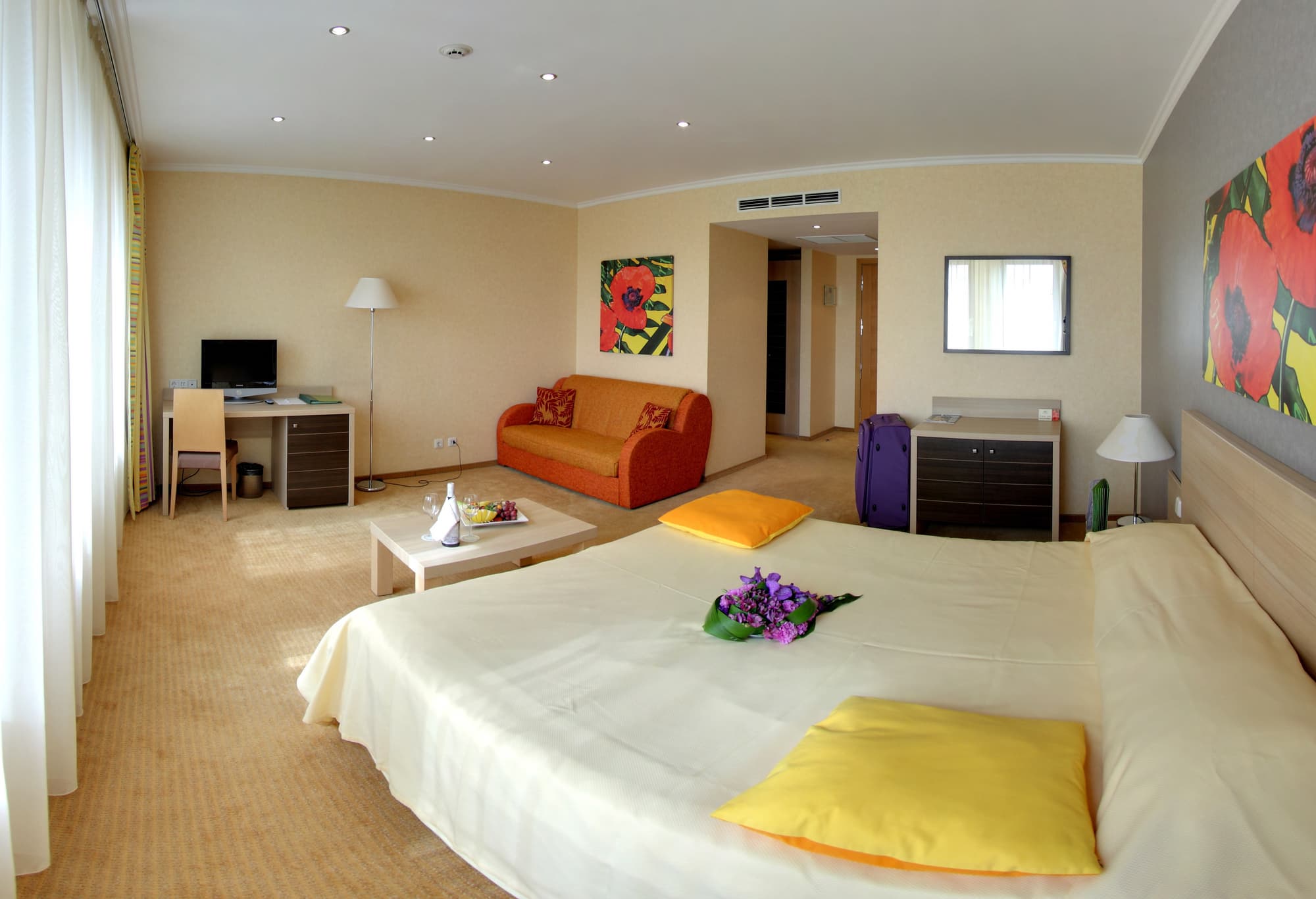 Nashotel, Room