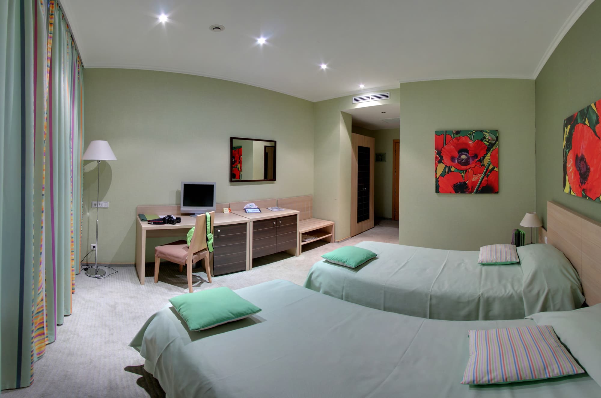 Nashotel, Room