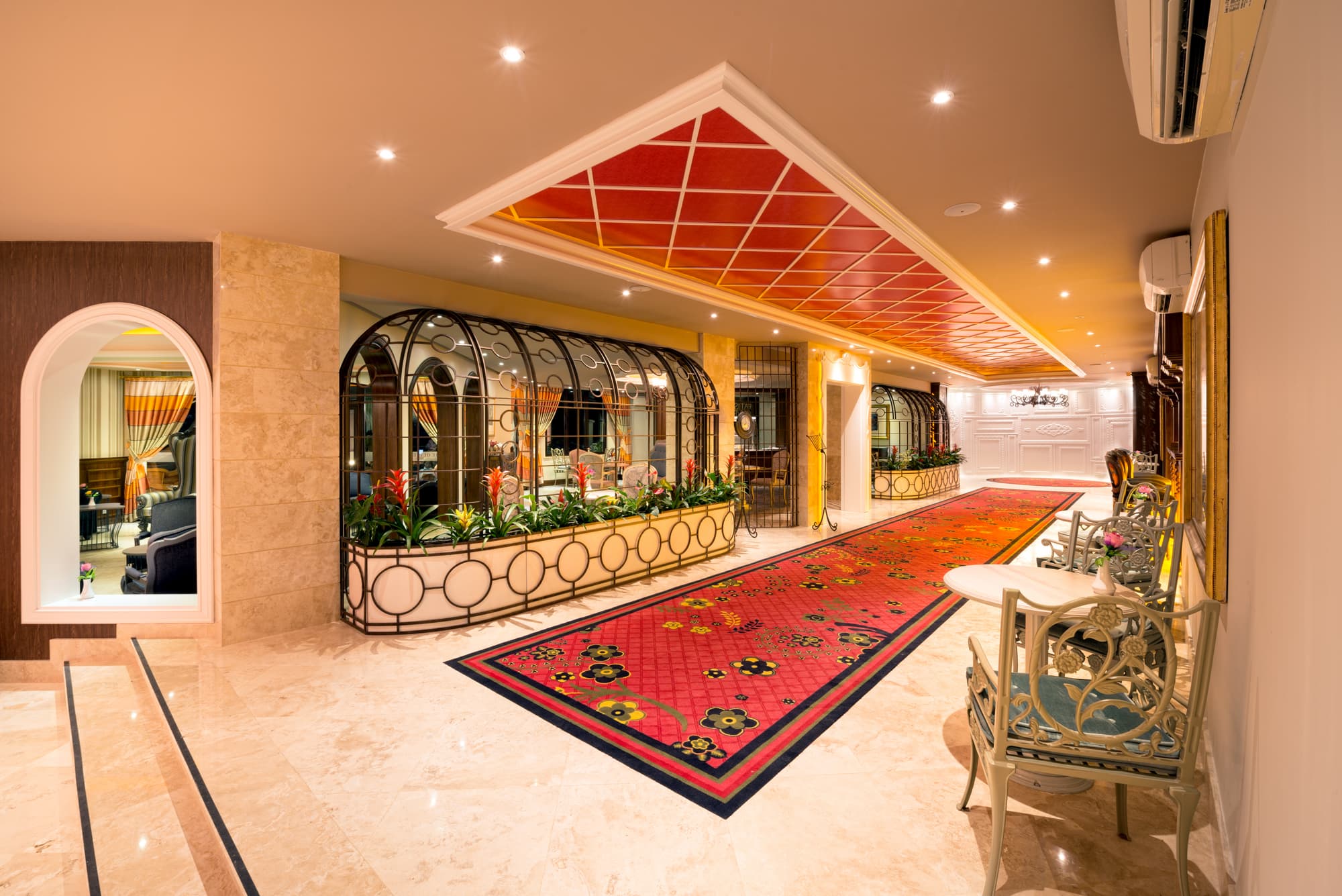 Olive Tree Hotel, Restaurant