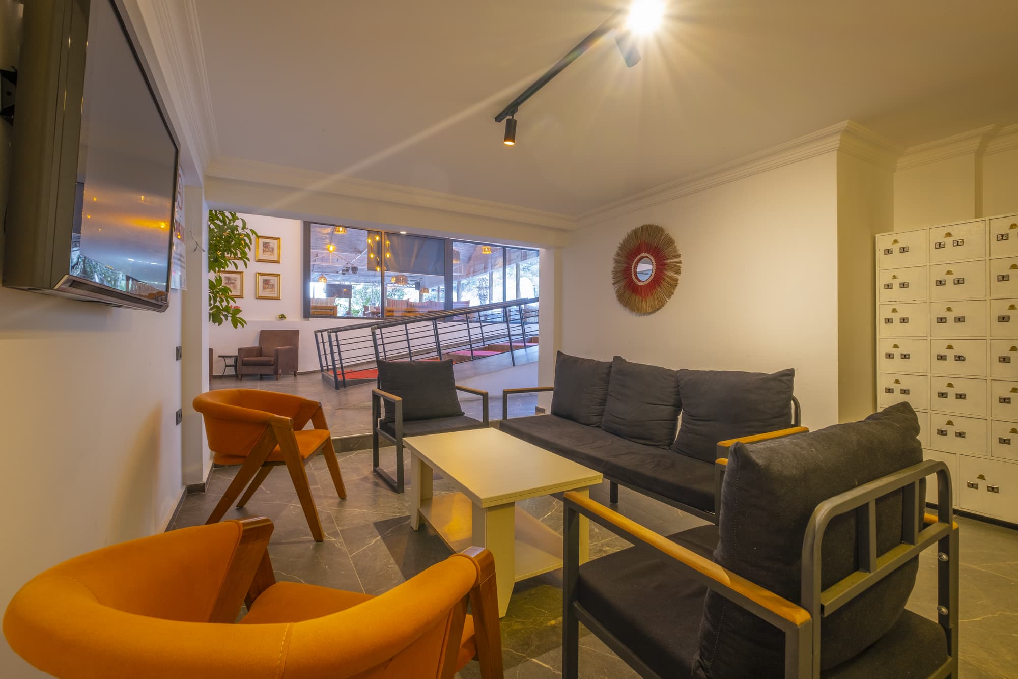 Akdeniz Beach, Lobby