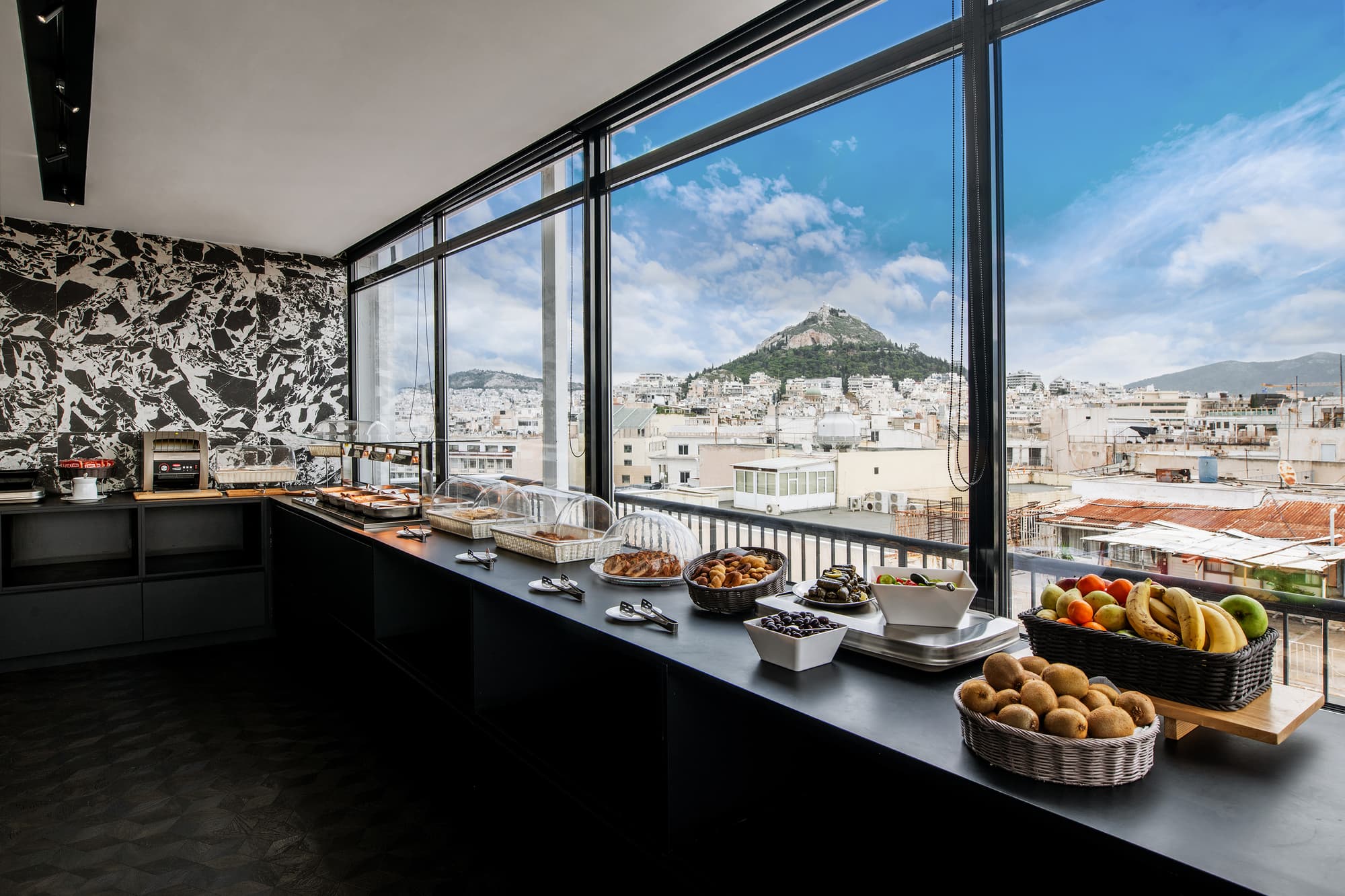 Astor Hotel, Restaurant