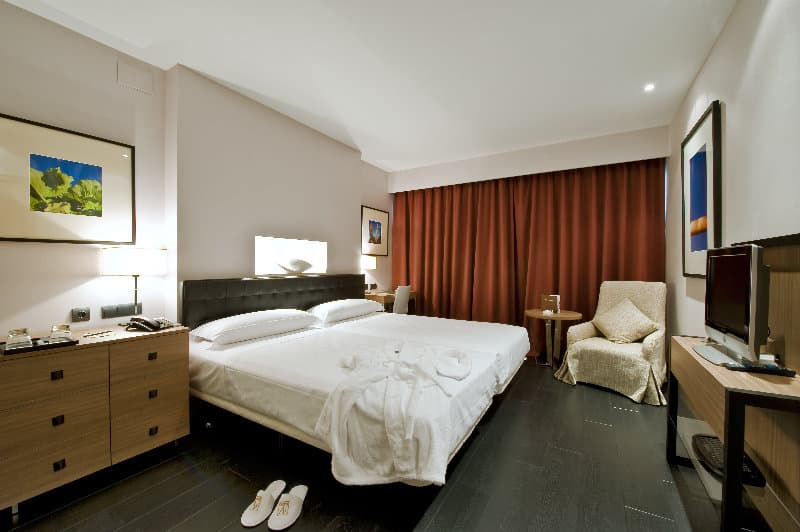 URH Zen Balagares, Room