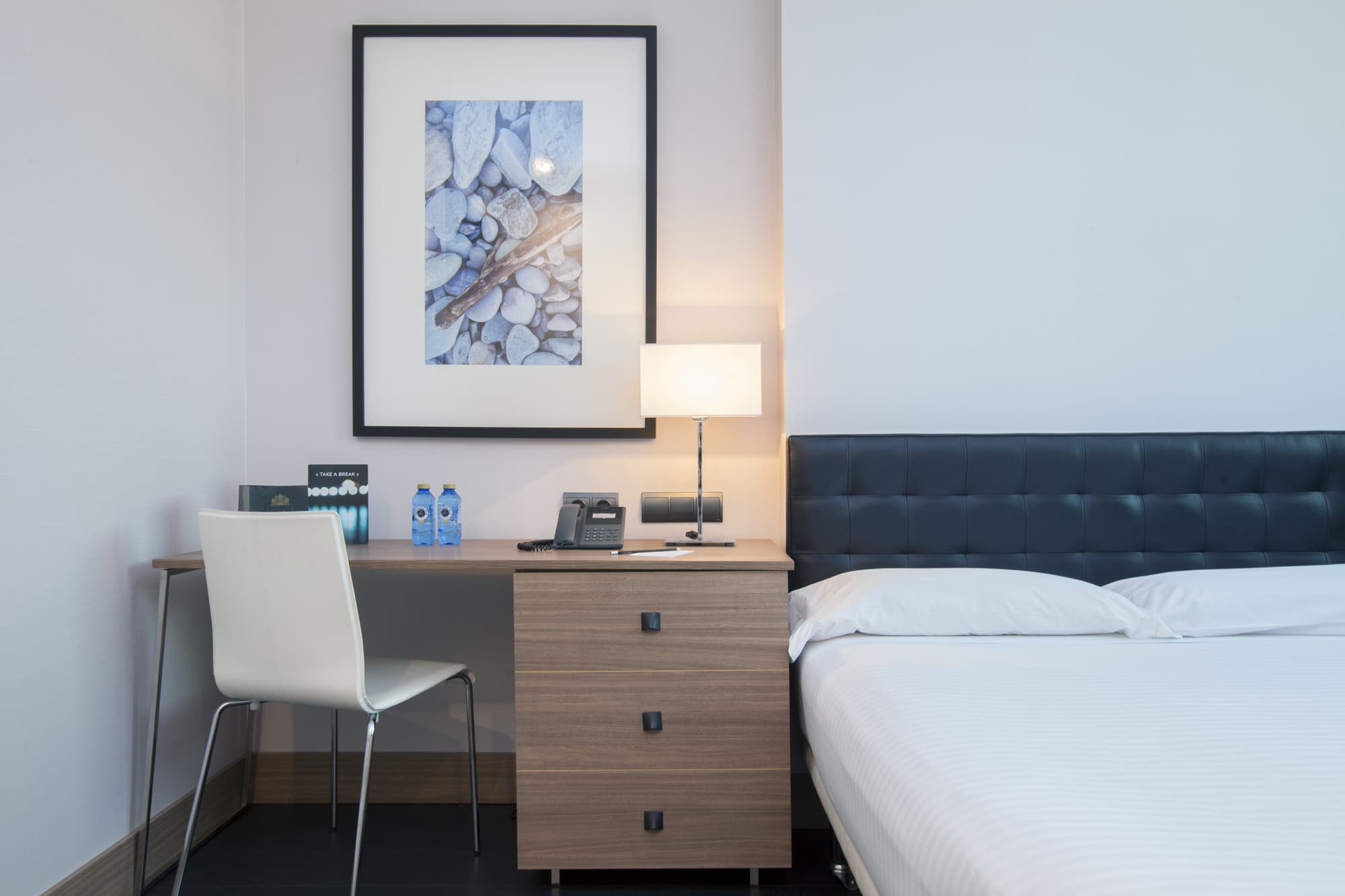 URH Zen Balagares, Room