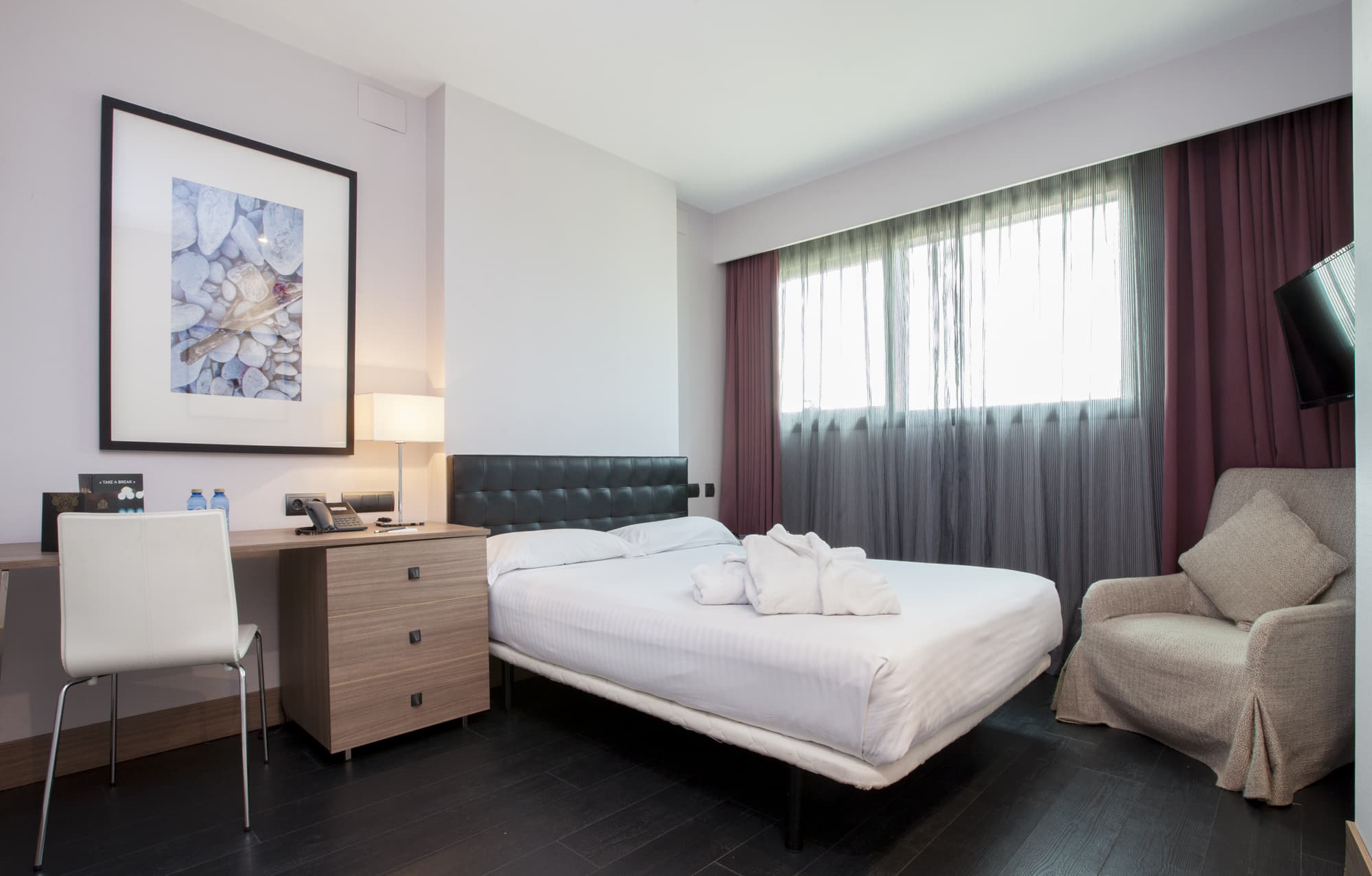 URH Zen Balagares, Room