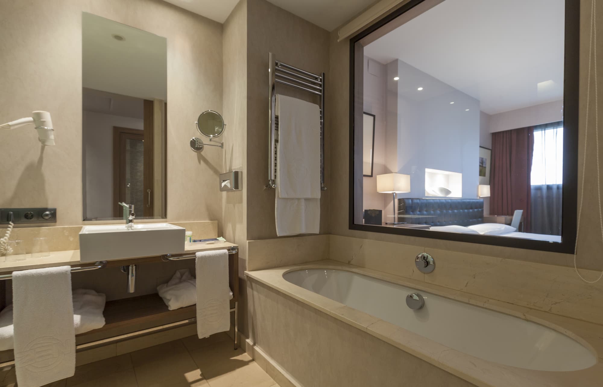 URH Zen Balagares, Room