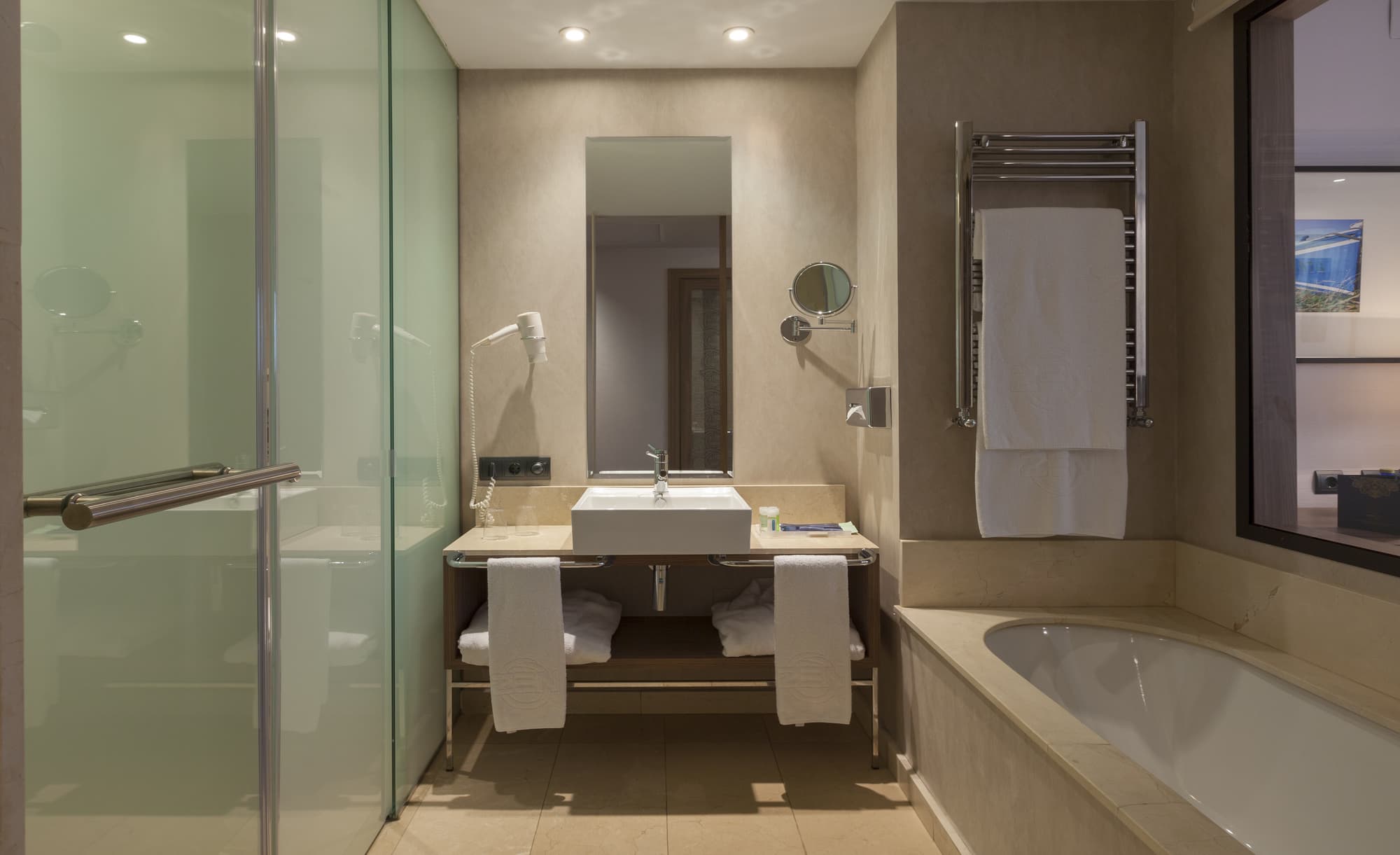 URH Zen Balagares, Room