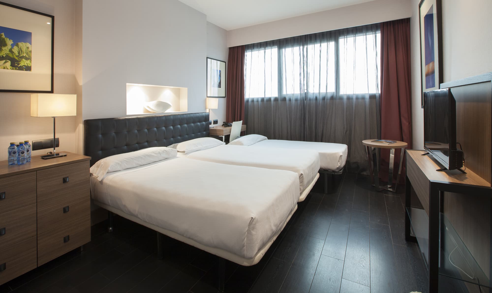 URH Zen Balagares, Room