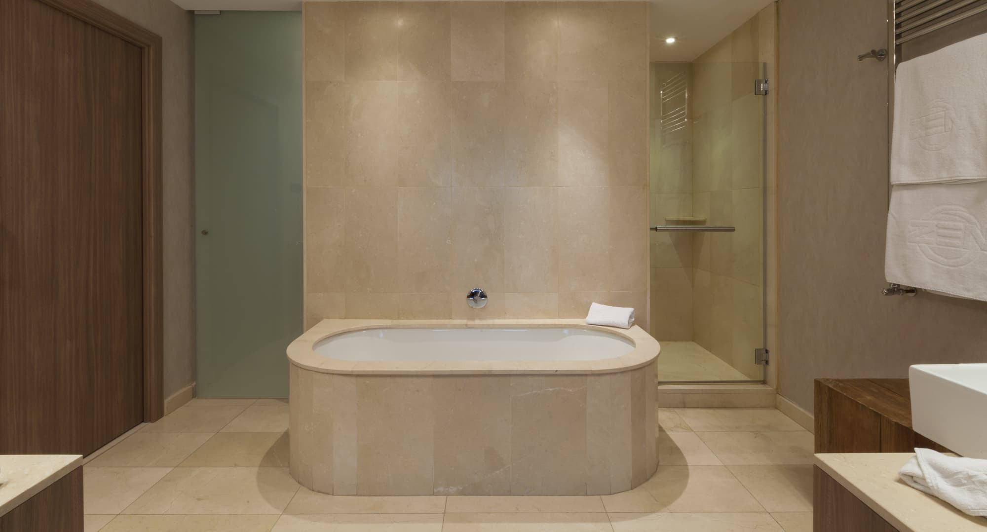 URH Zen Balagares, Room