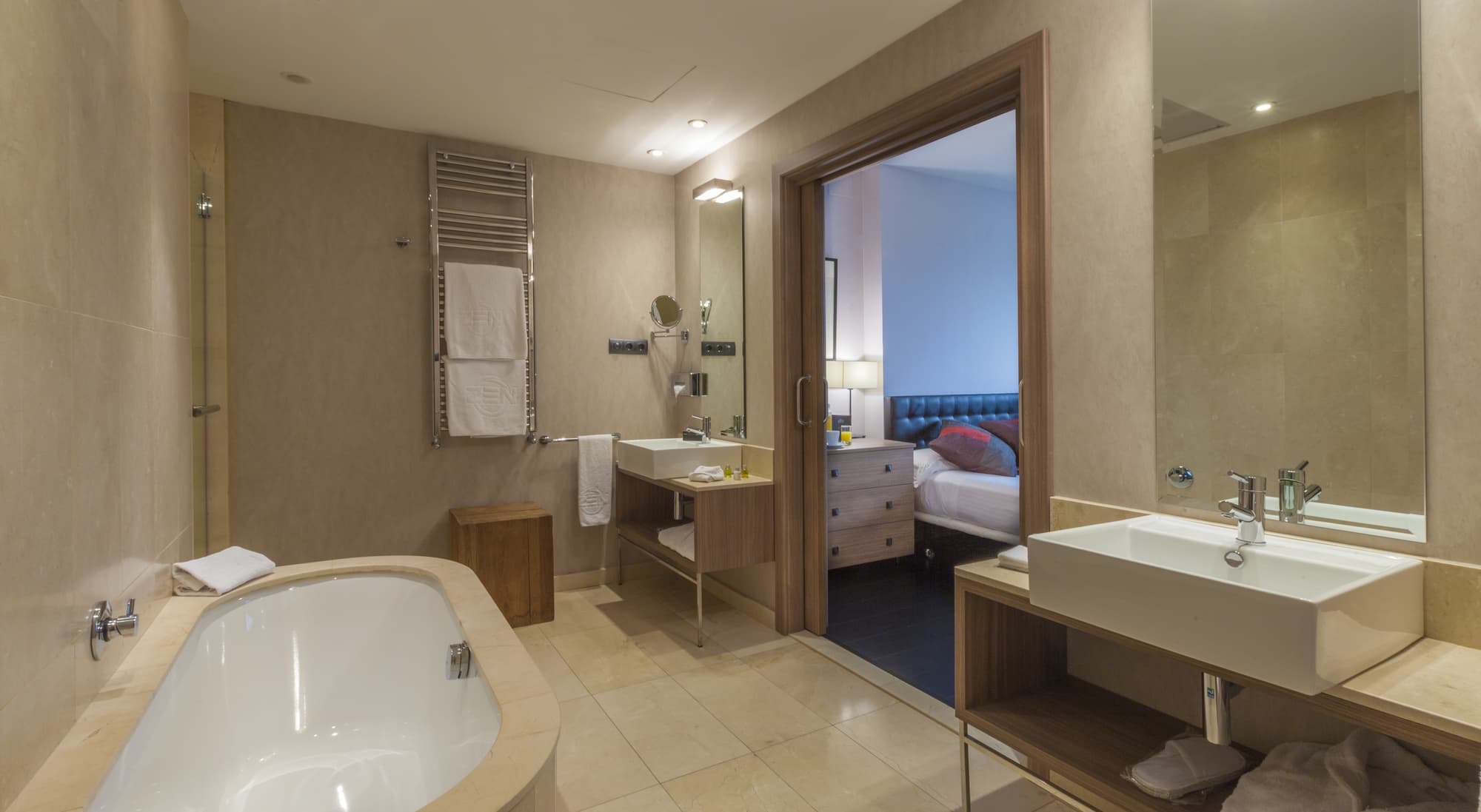 URH Zen Balagares, Room