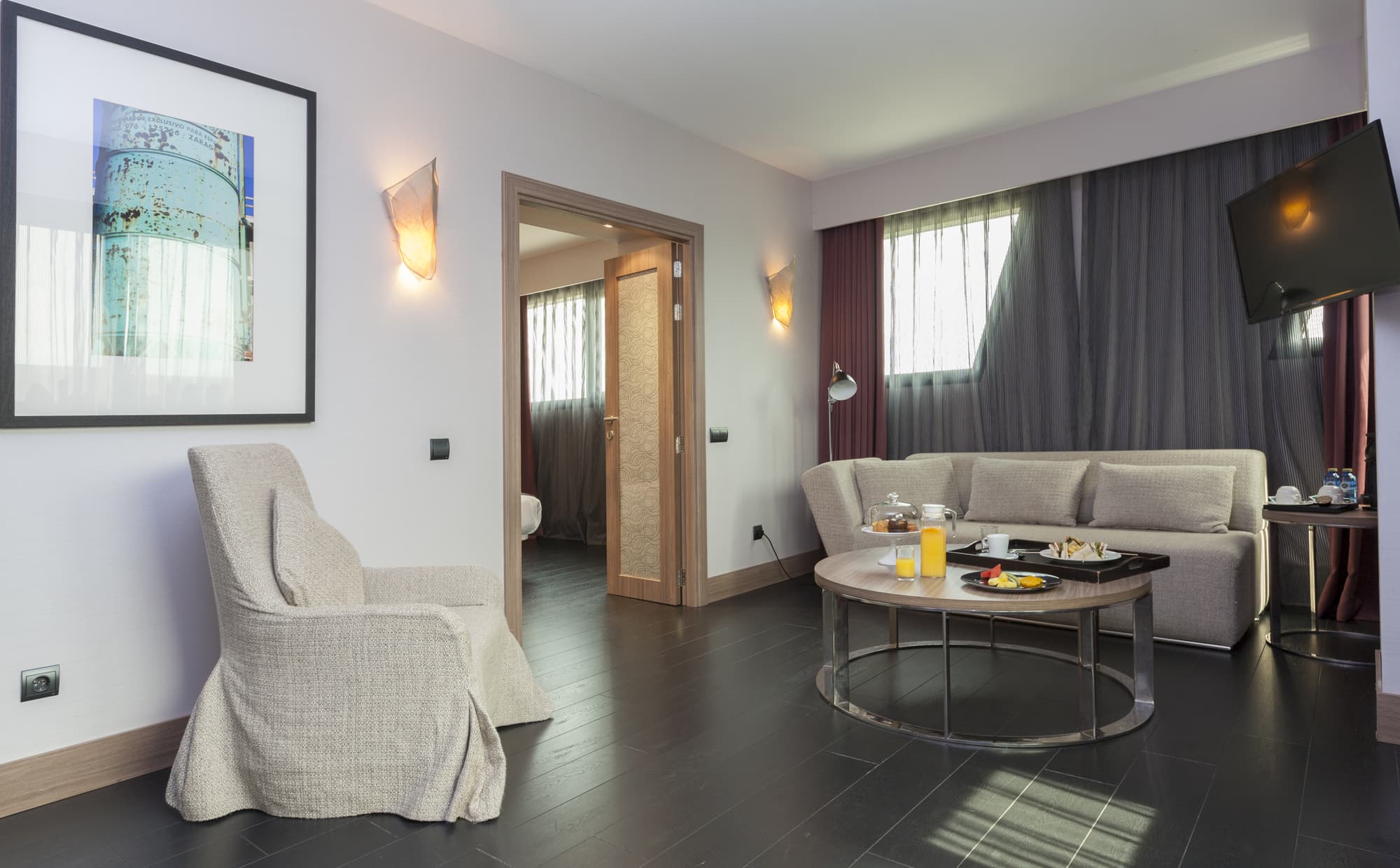 URH Zen Balagares, Room