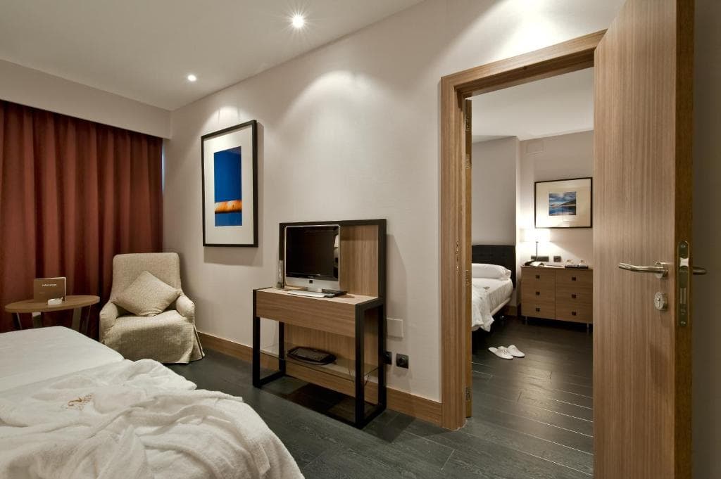 URH Zen Balagares, Room