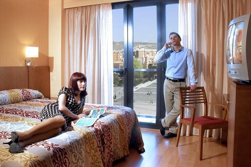 Senator Granada, Room